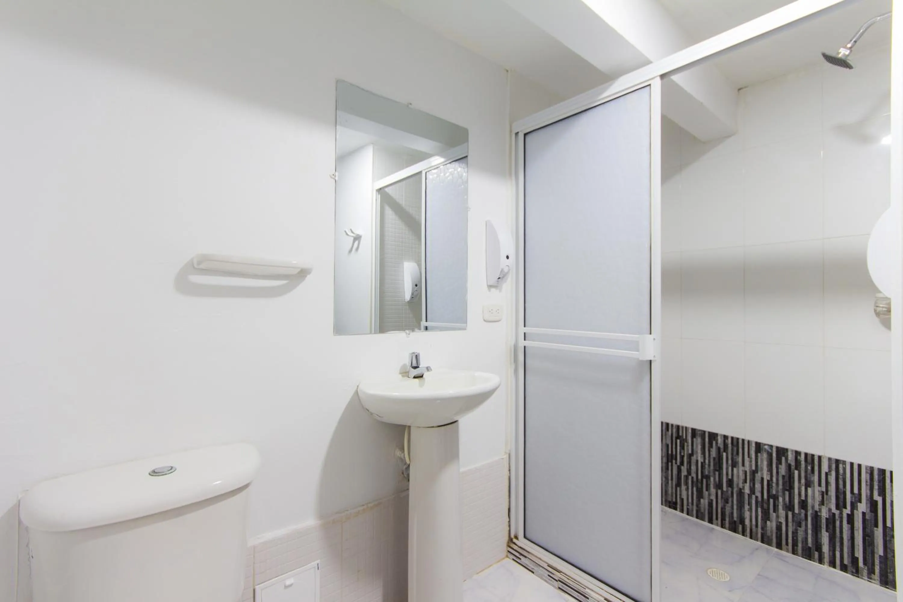 Shower in Hotel Avexi Suites By GEH Suites