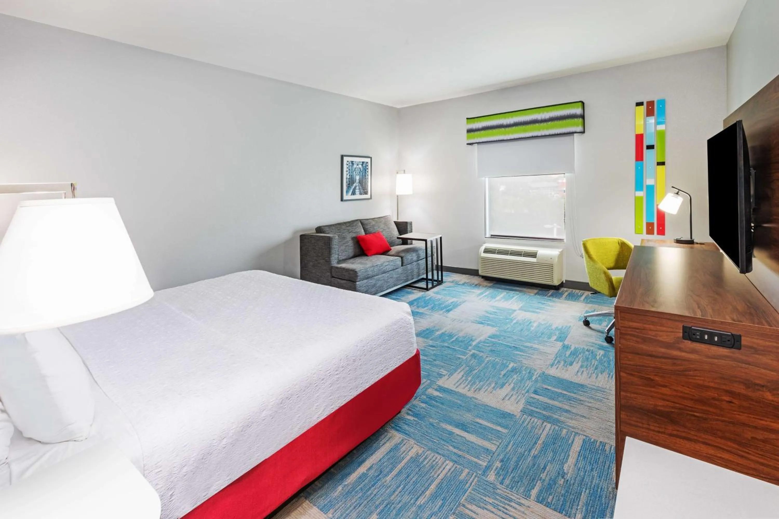 Bedroom, Bed in Hampton Inn and Suites Houston Heights I-10