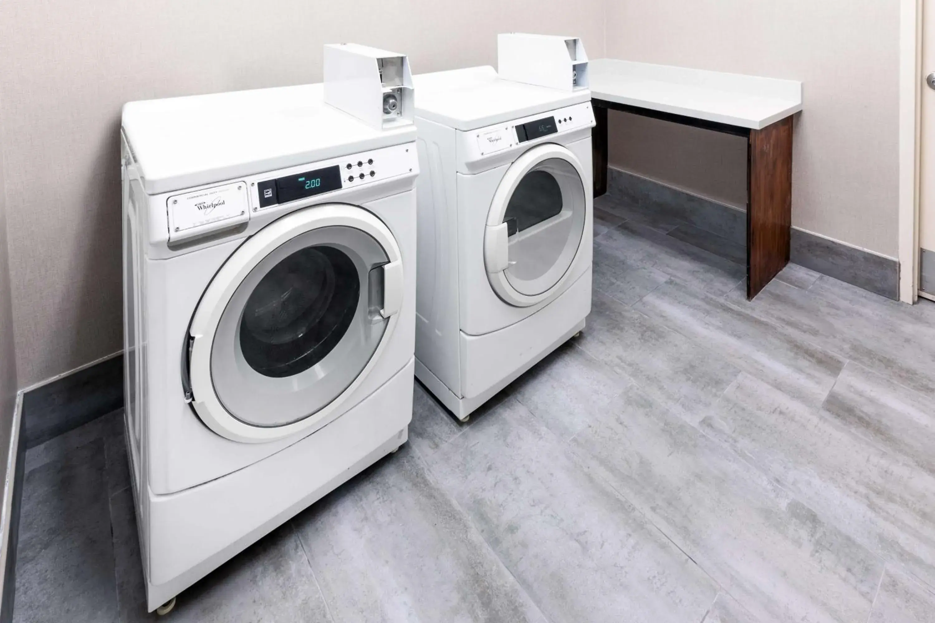 Property building in Hampton Inn and Suites Houston Heights I-10 Property building in Hampton Inn and Suites Houston Heights I-10