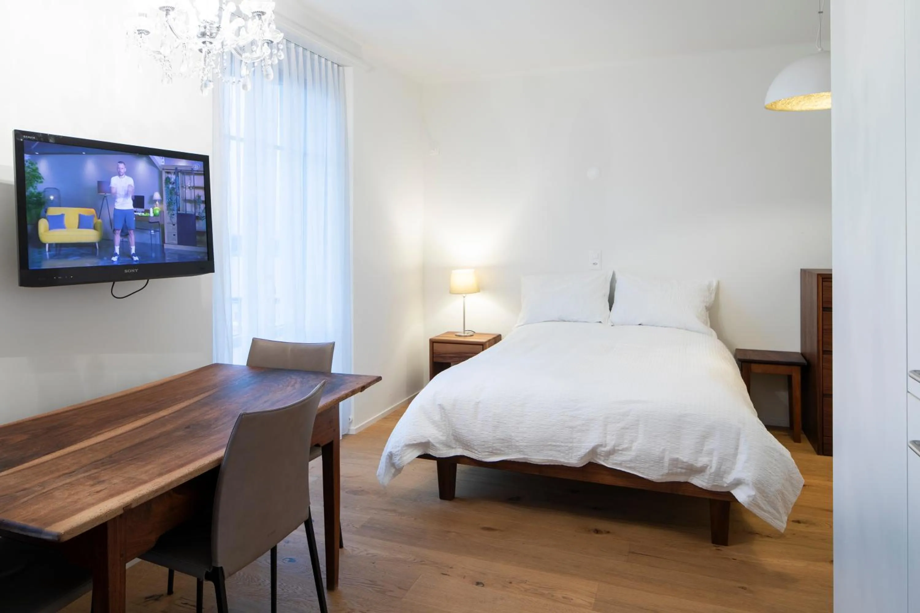Photo of the whole room, Bed in Rigiblick am See