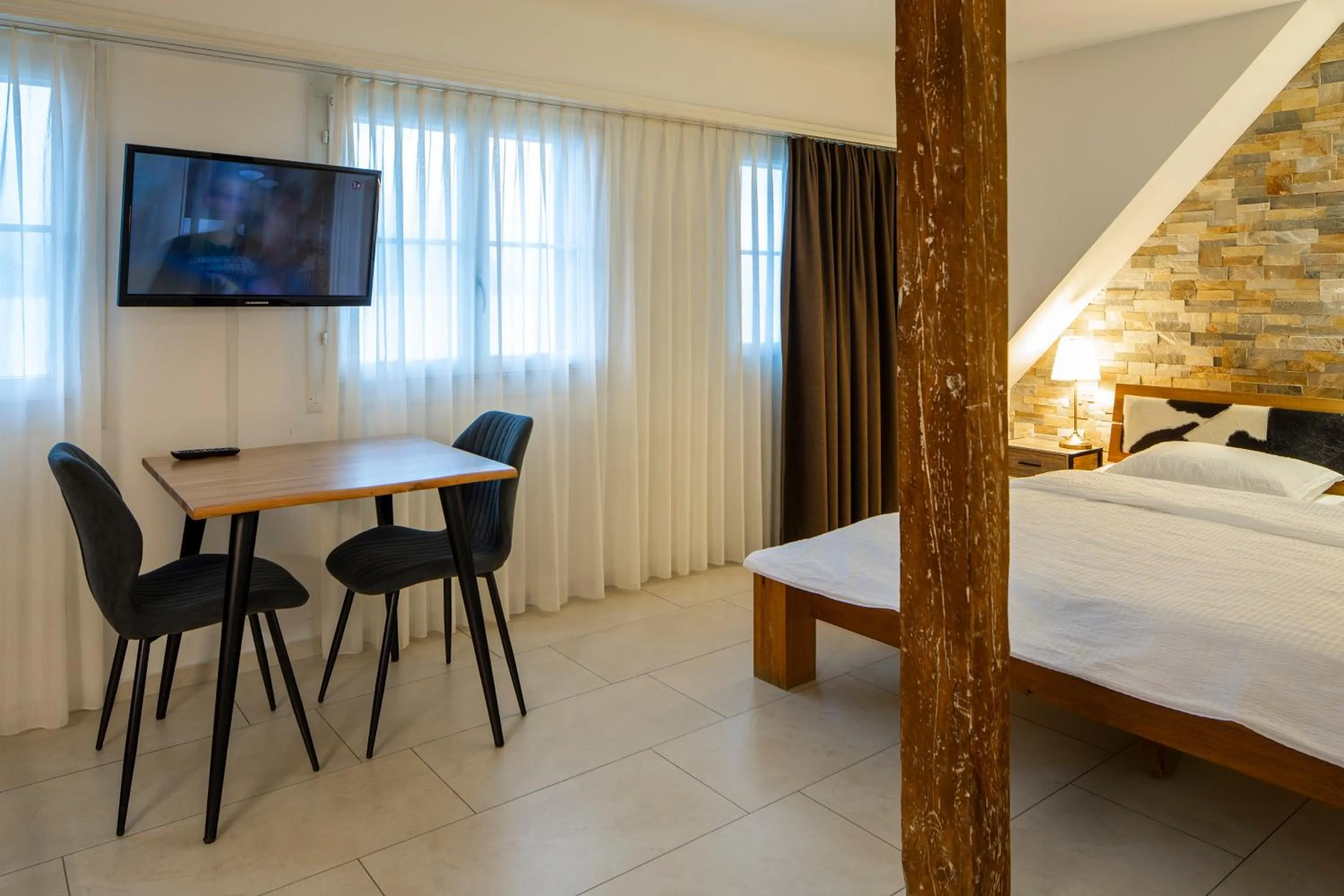 Photo of the whole room, Bed in Rigiblick am See