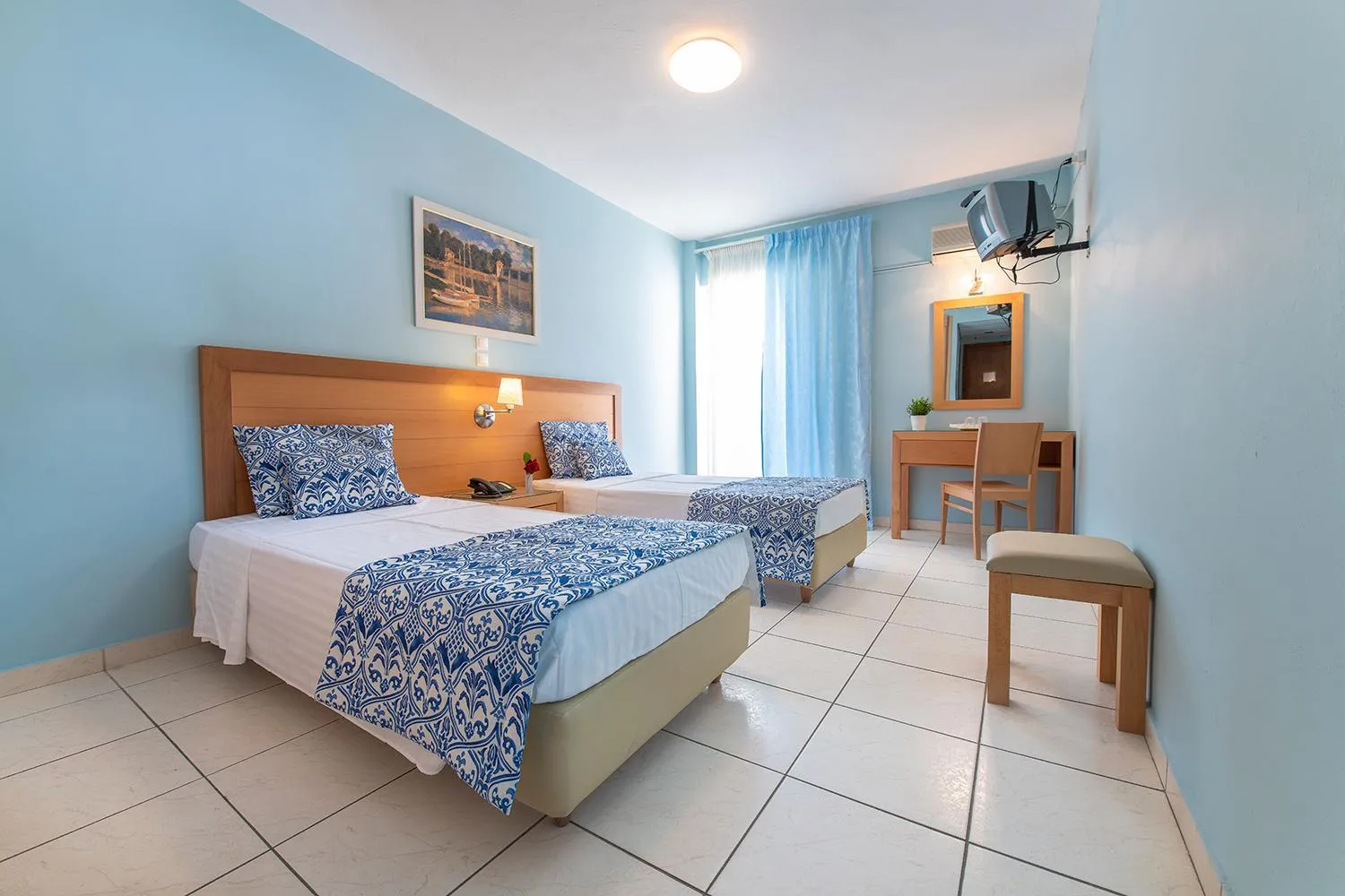 Photo of the whole room, Bed in Avra Hotel