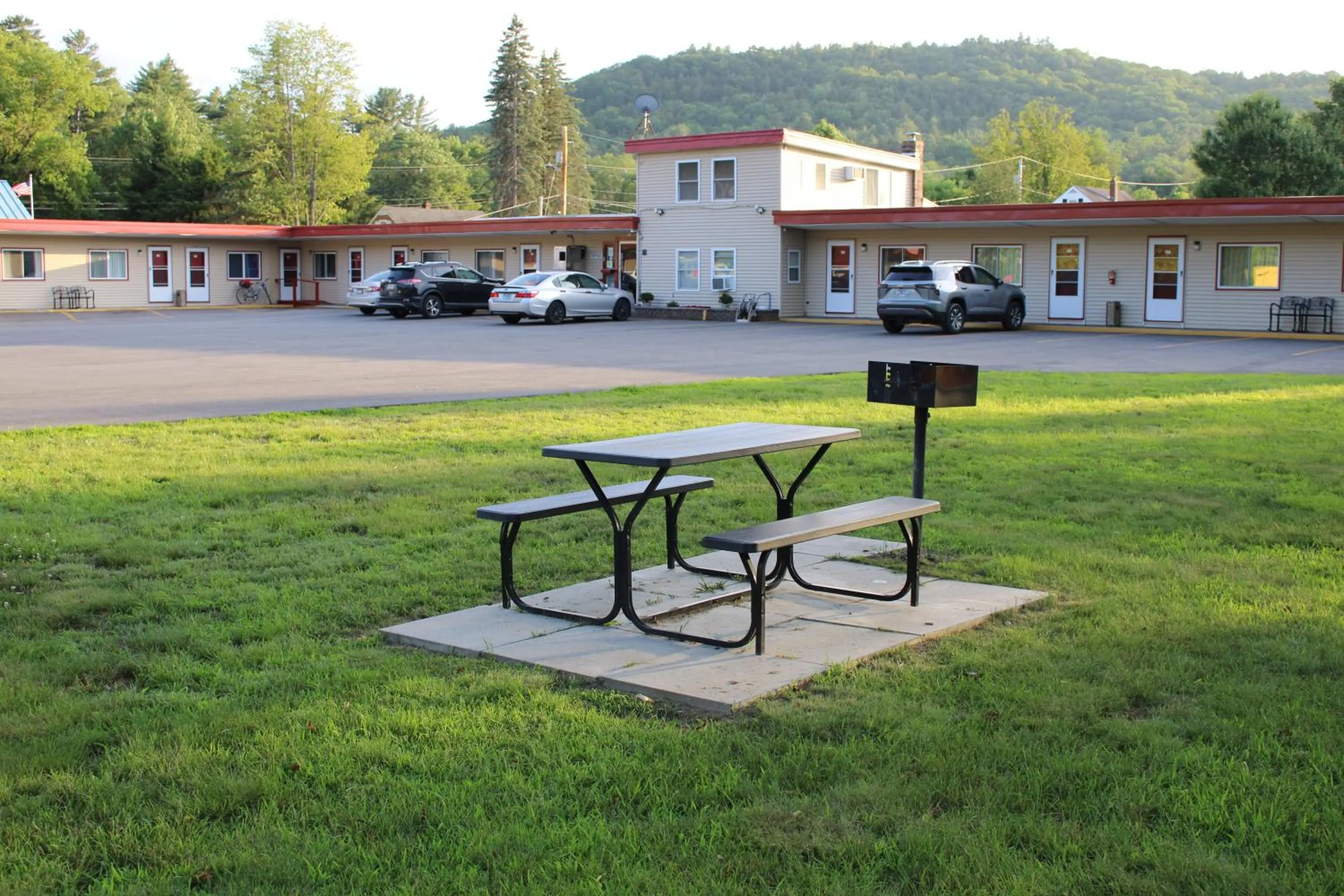 Seating area in Claremont Motor Lodge
