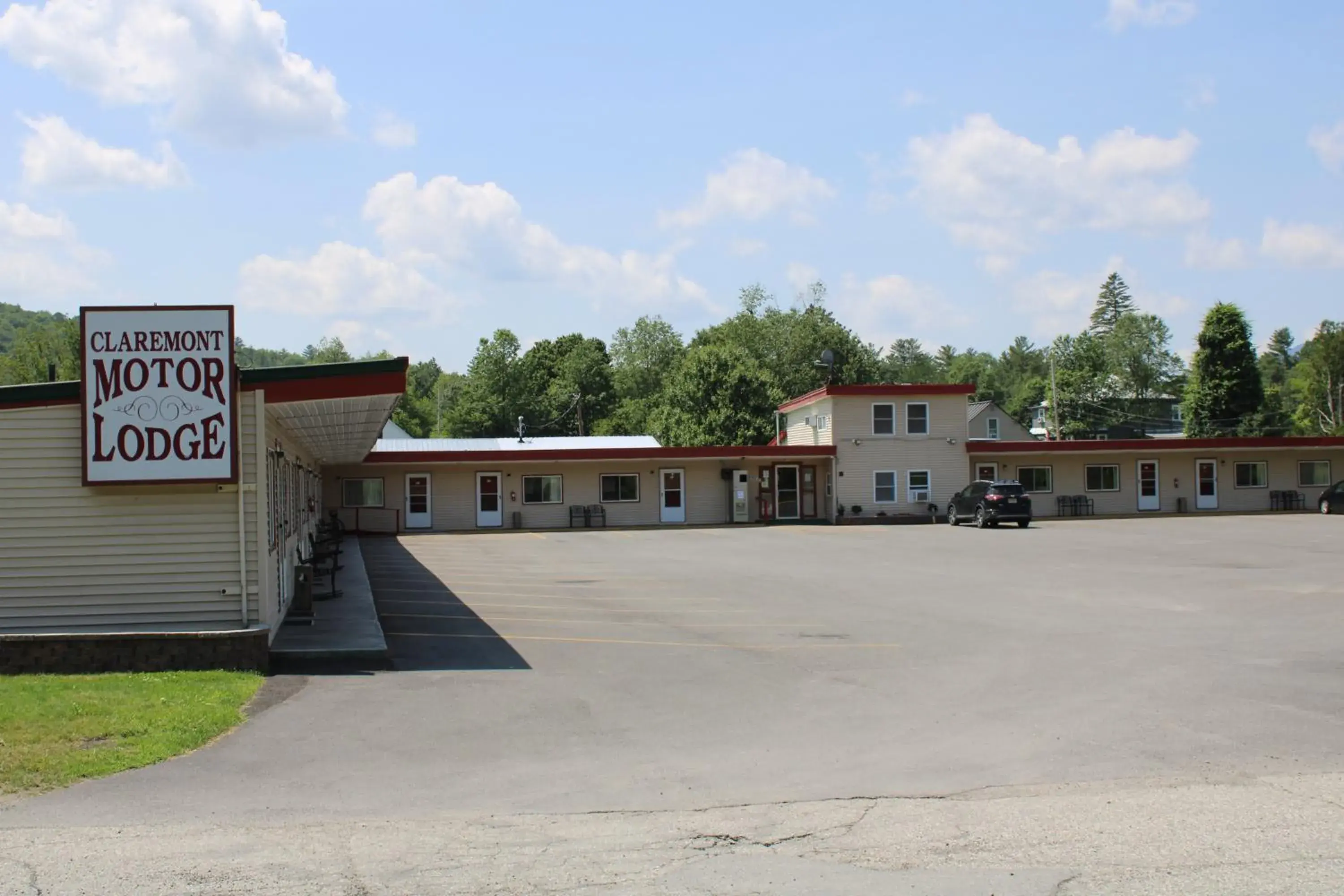 Facade/entrance in Claremont Motor Lodge Facade/entrance in Claremont Motor Lodge