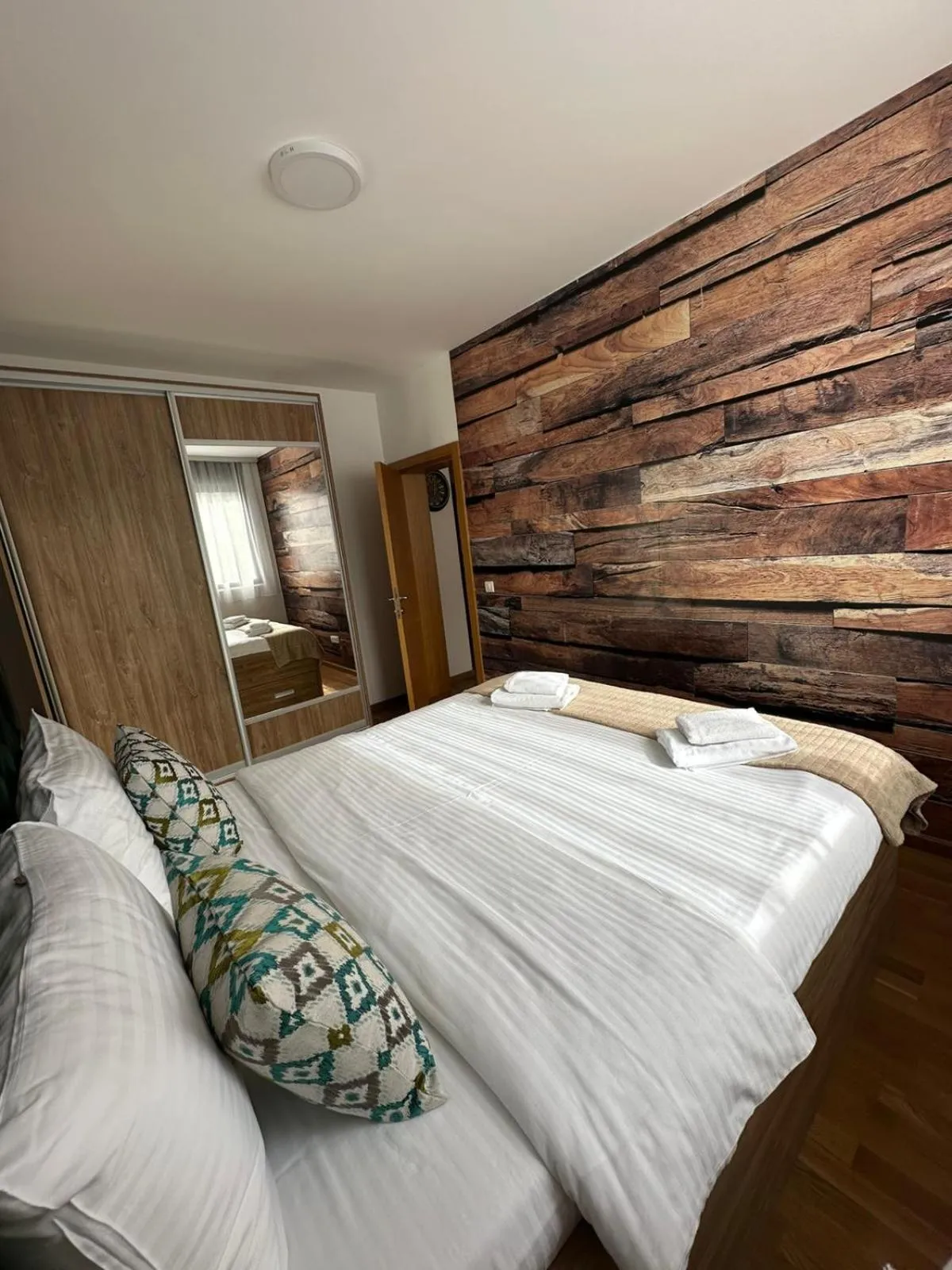 Bedroom, Bed in All Seasons Residence