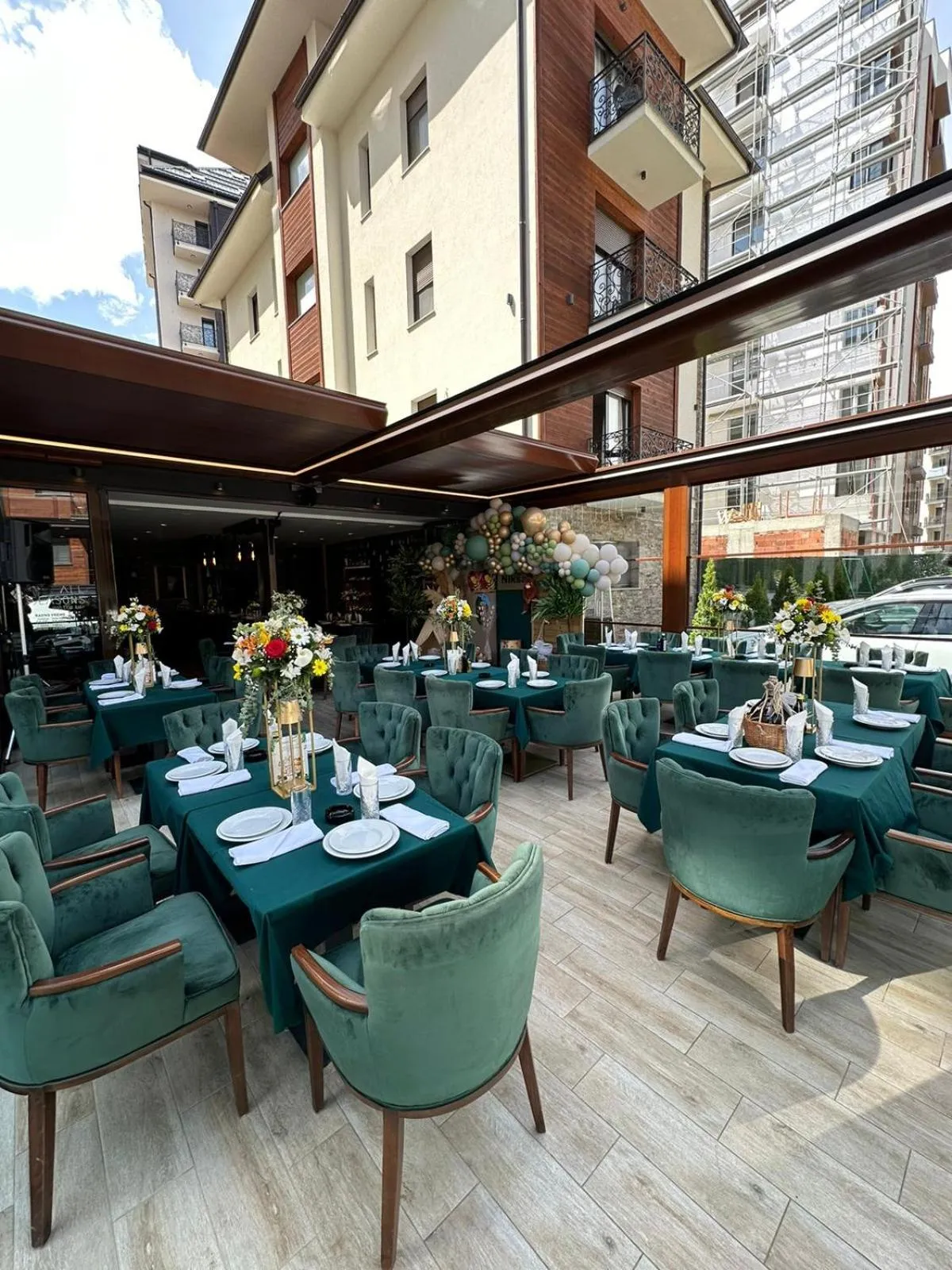 Restaurant/places to eat in All Seasons Residence