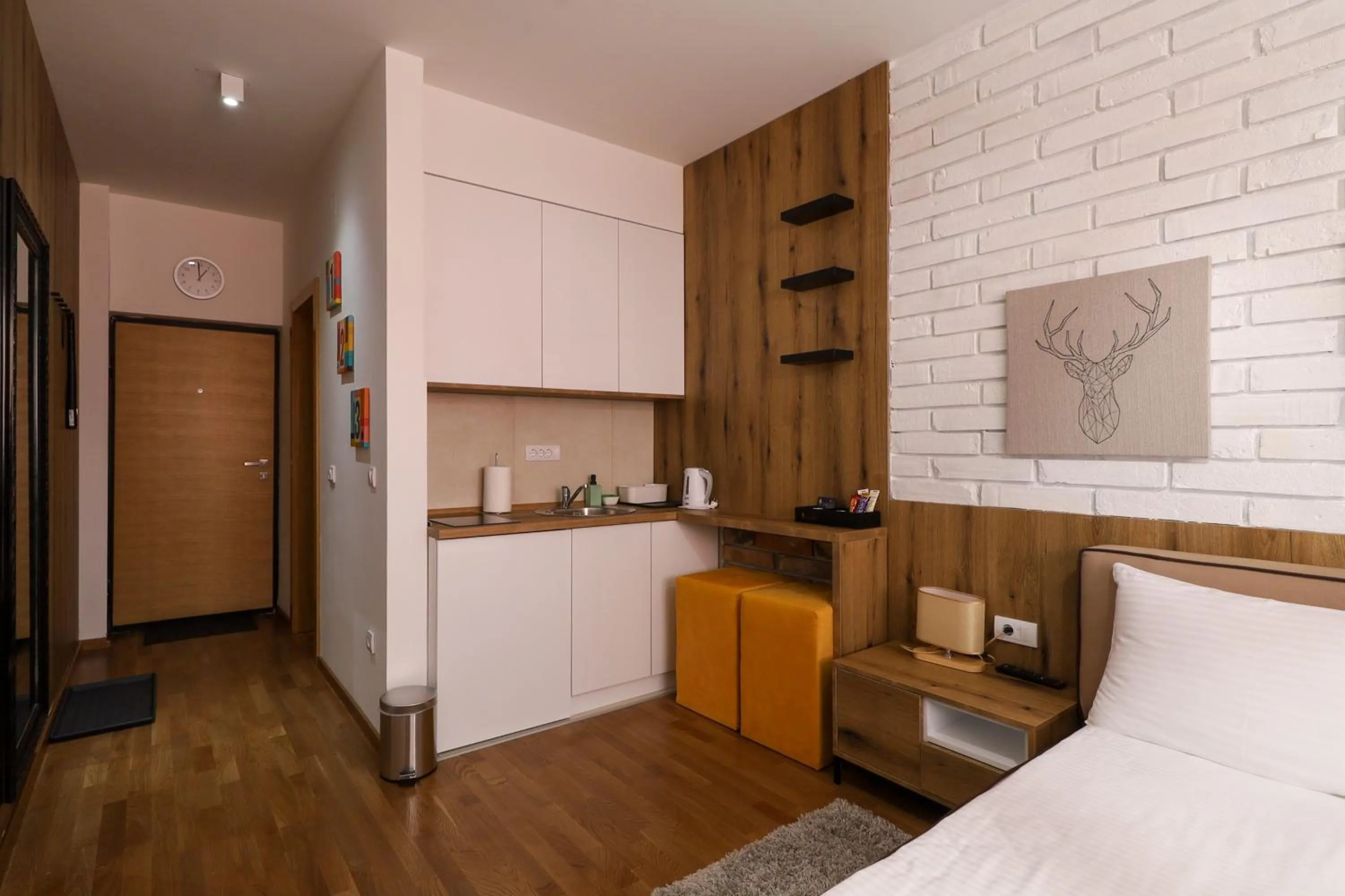 Kitchen or kitchenette, Bed in All Seasons Residence