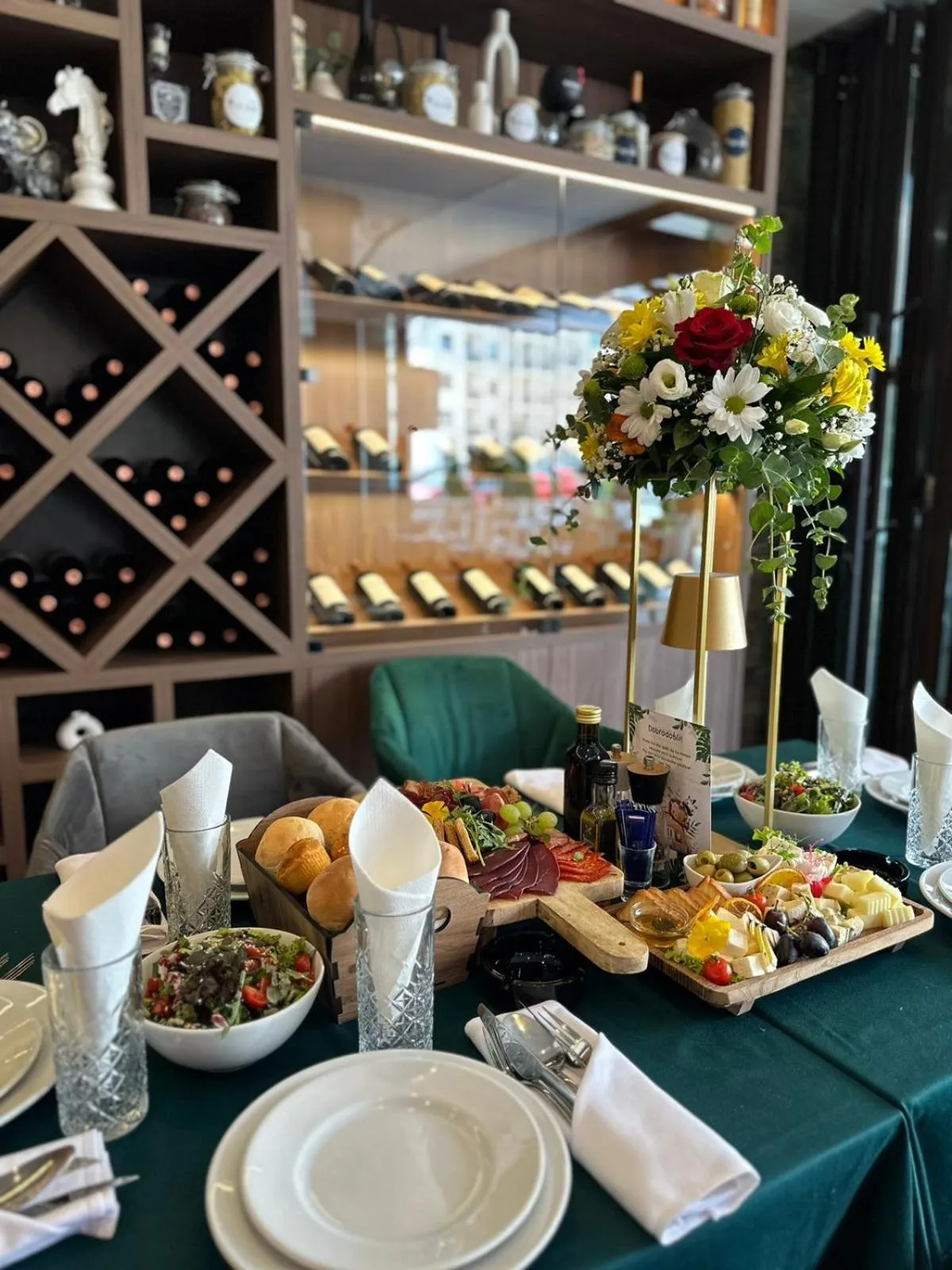 Restaurant/places to eat in All Seasons Residence