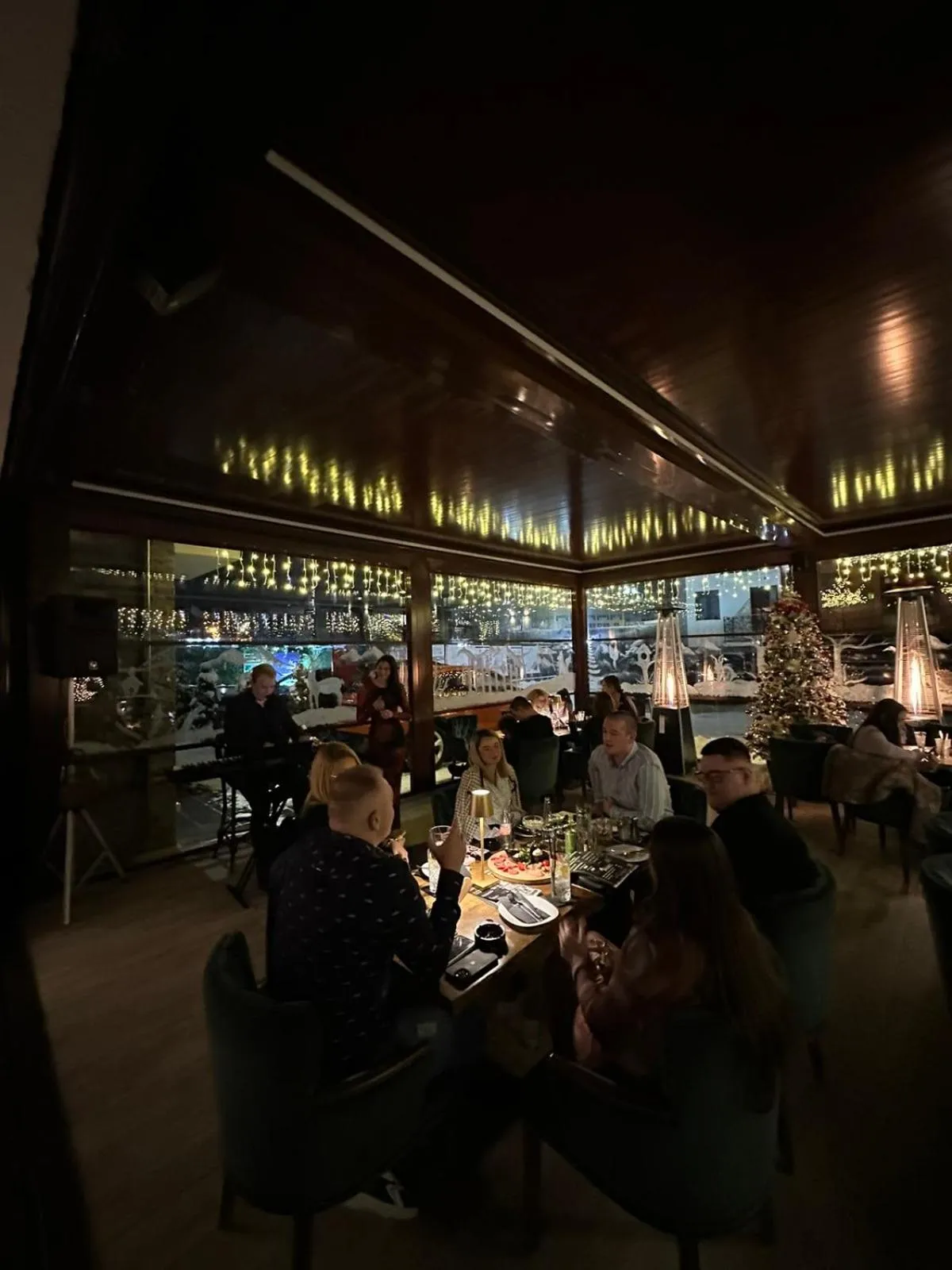 Restaurant/places to eat in All Seasons Residence