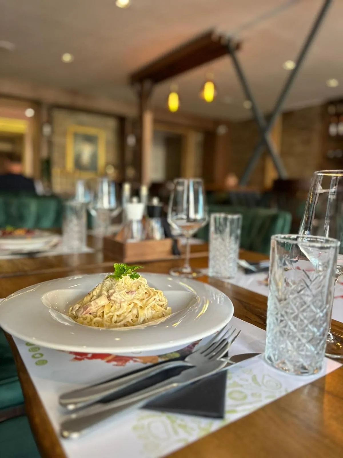 Restaurant/places to eat in All Seasons Residence