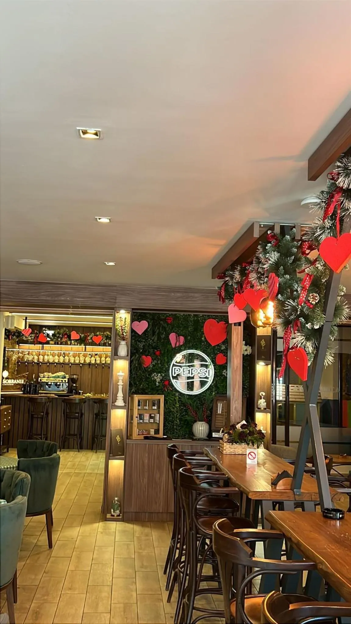 Restaurant/places to eat in All Seasons Residence