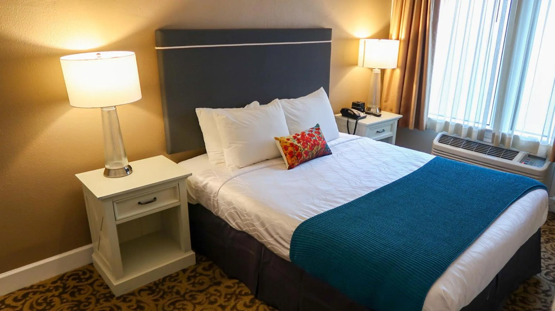 Bed in City Center Inn and Suites