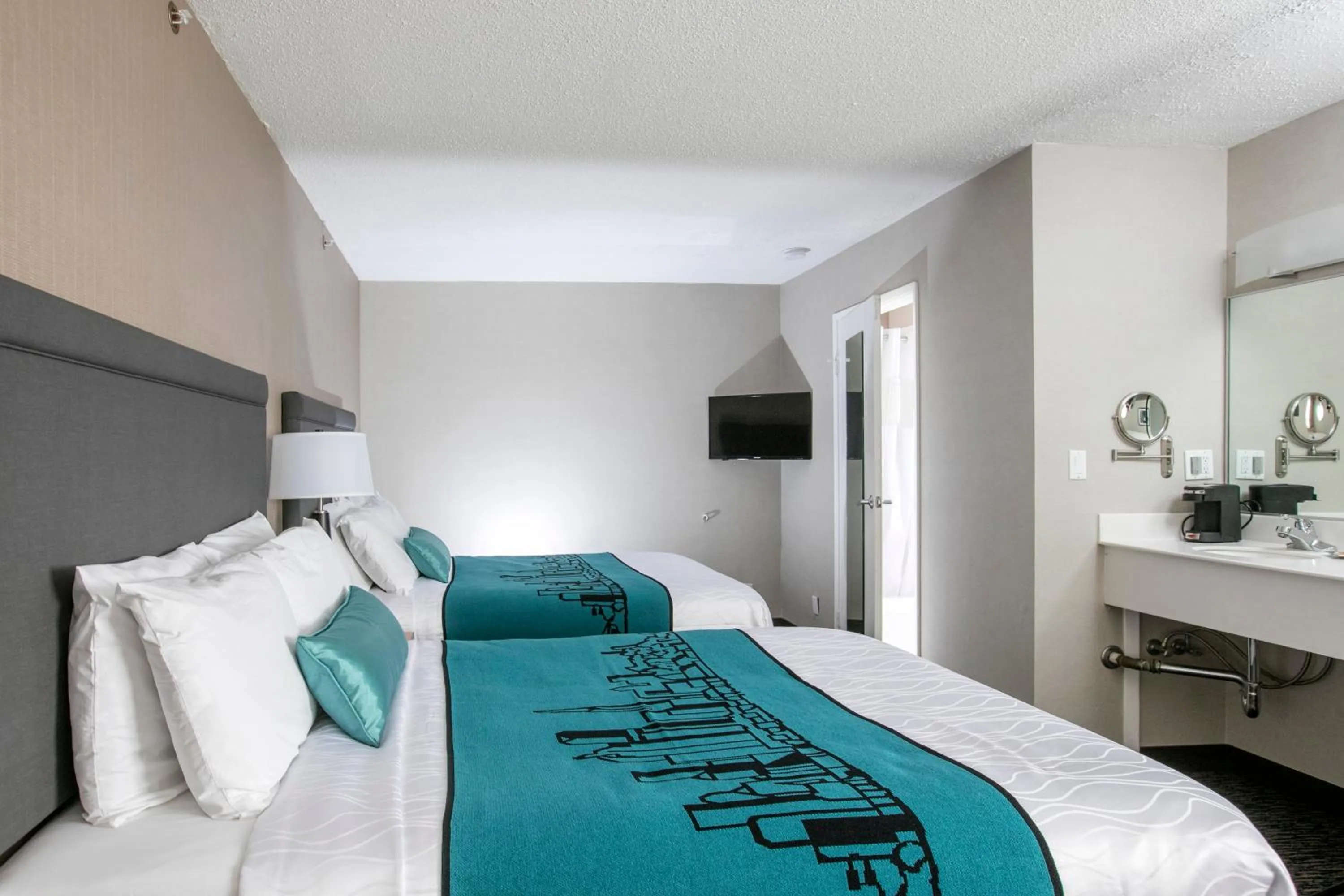 Bed in City Center Inn and Suites