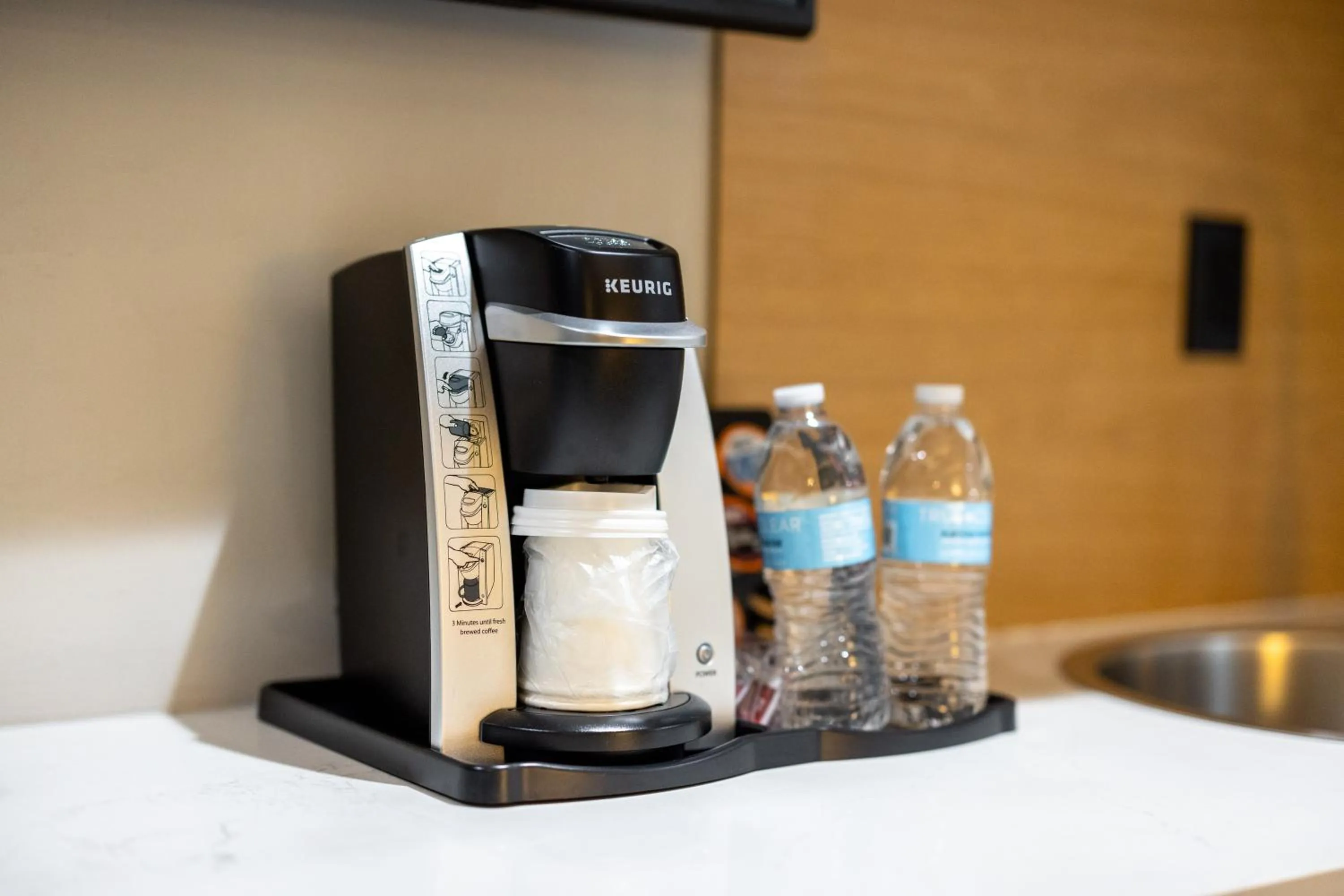 Coffee/tea facilities in Infinity Hotel San Francisco, Tapestry Collection by Hilton