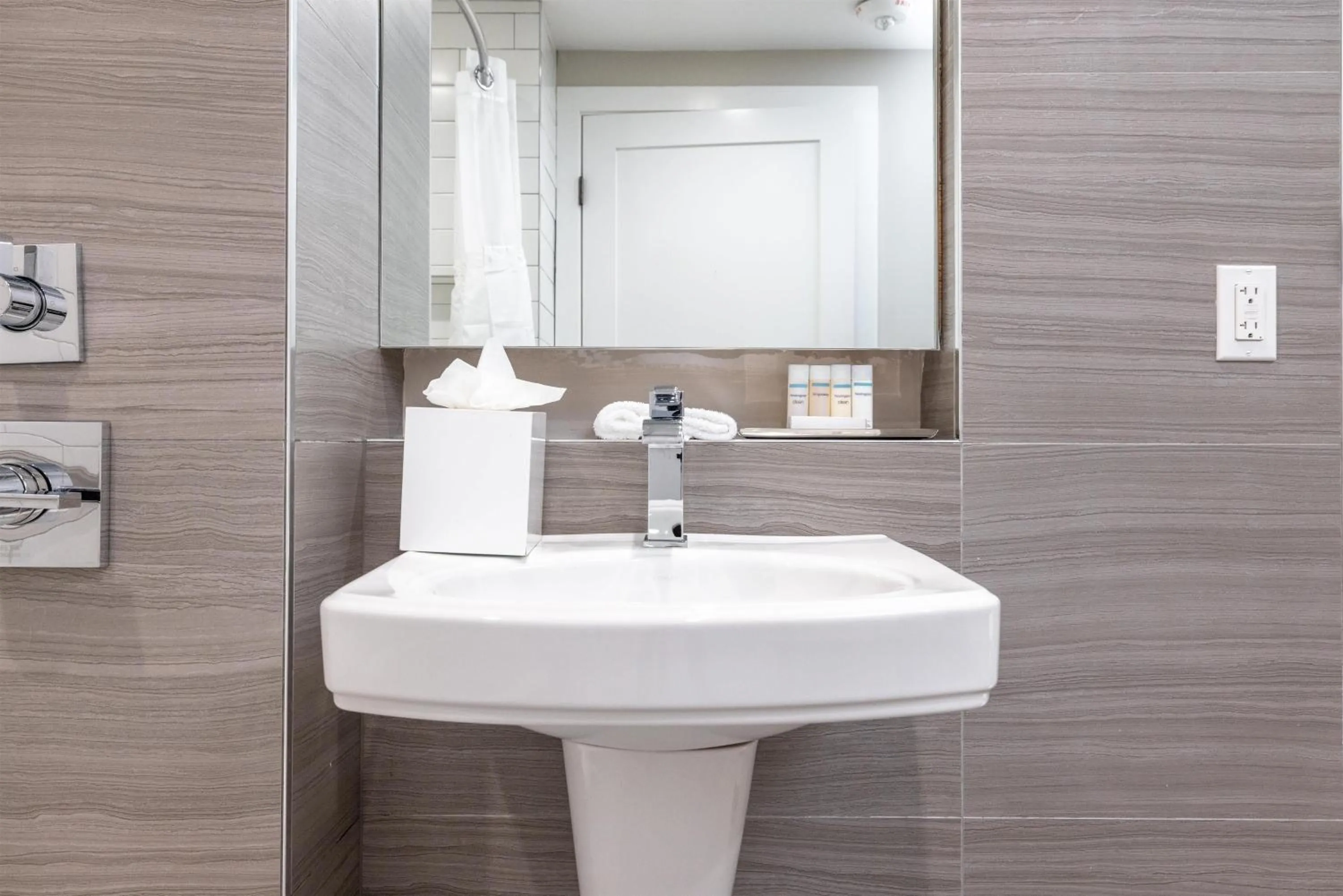 Bathroom in Infinity Hotel San Francisco, Tapestry Collection by Hilton