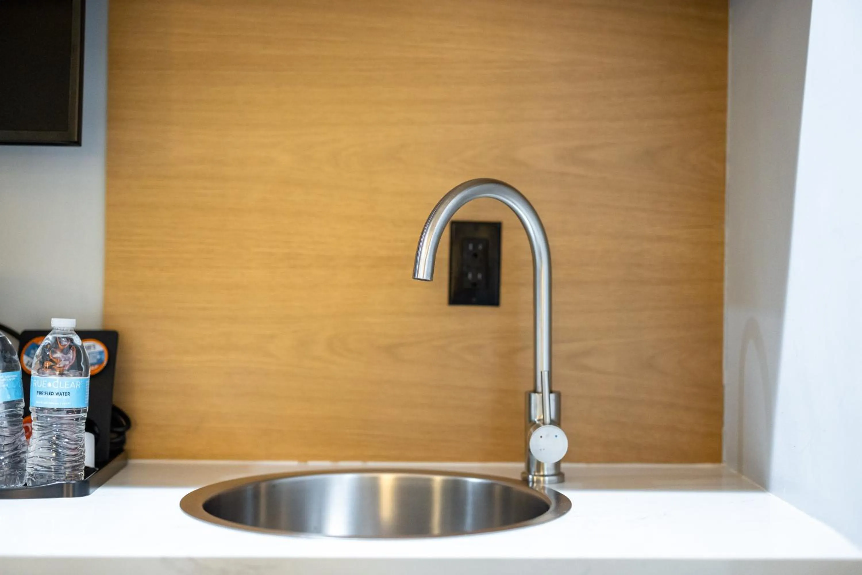 room service in Infinity Hotel San Francisco, Tapestry Collection by Hilton