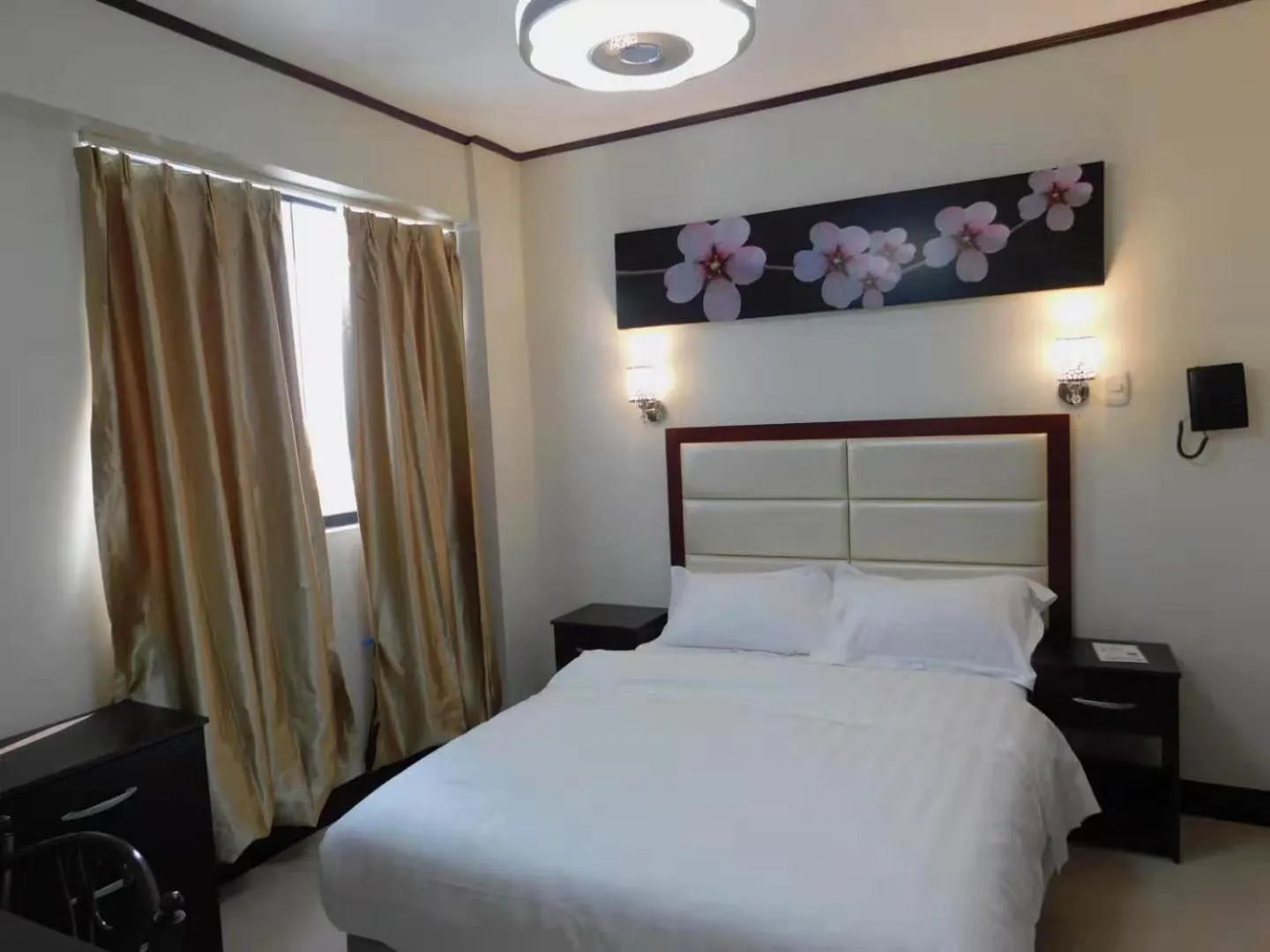 Sunshine Hotel