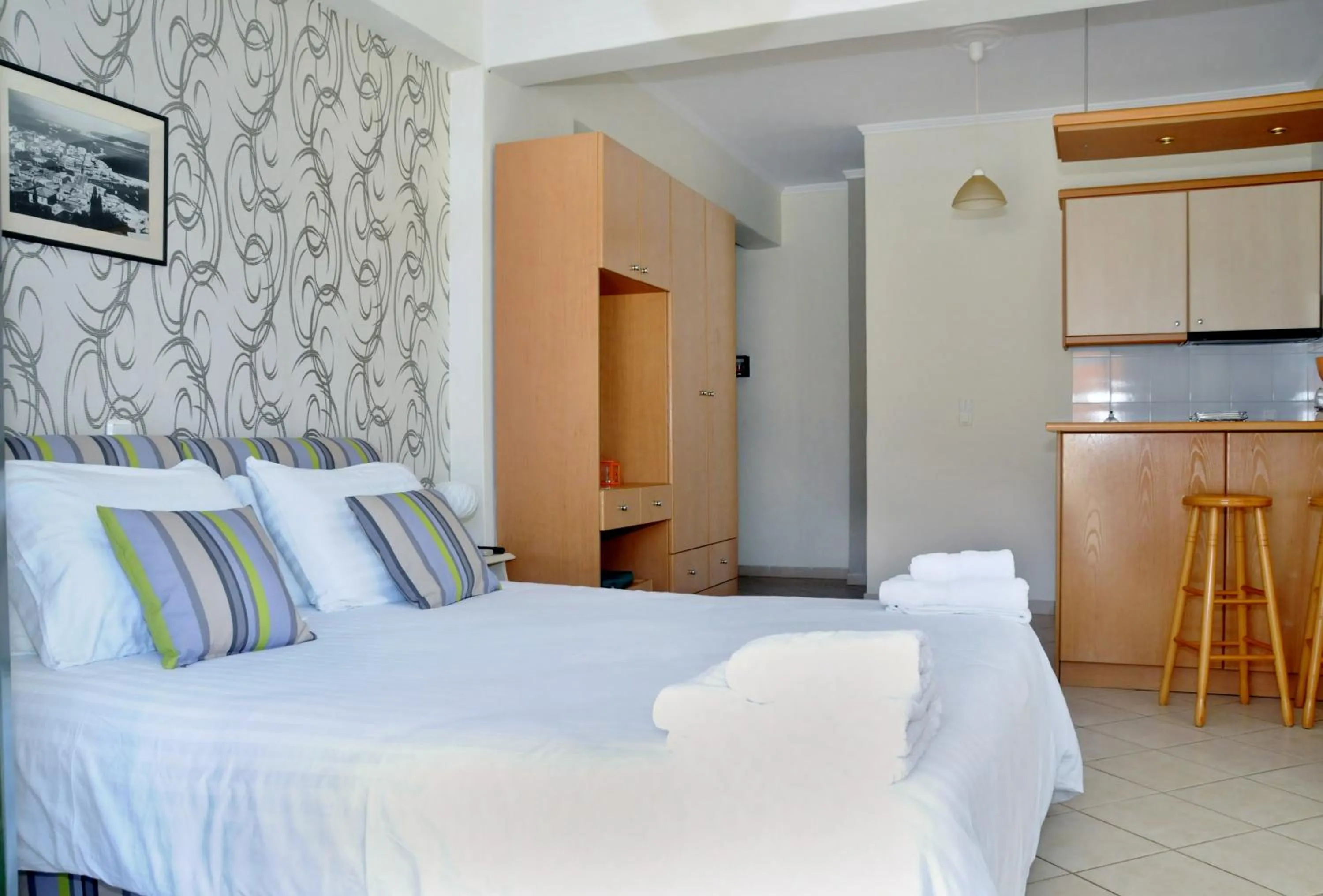 Photo of the whole room, Bed in To Kastro