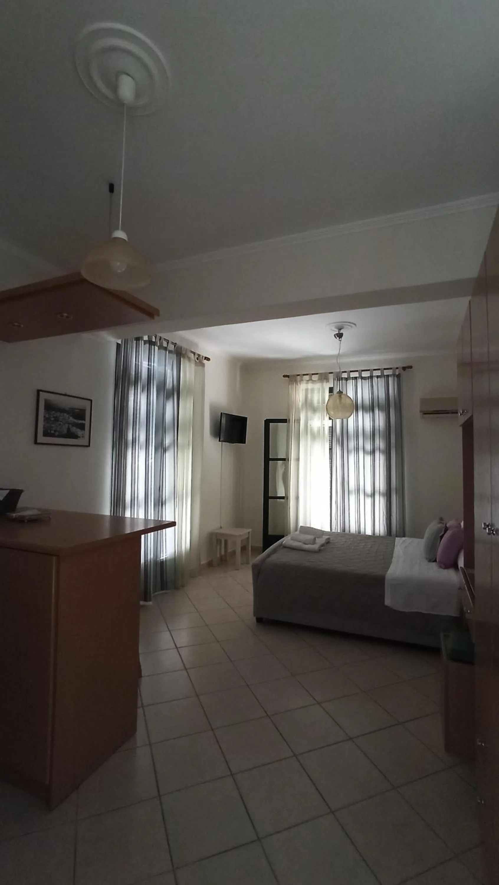 Photo of the whole room, Bed in To Kastro