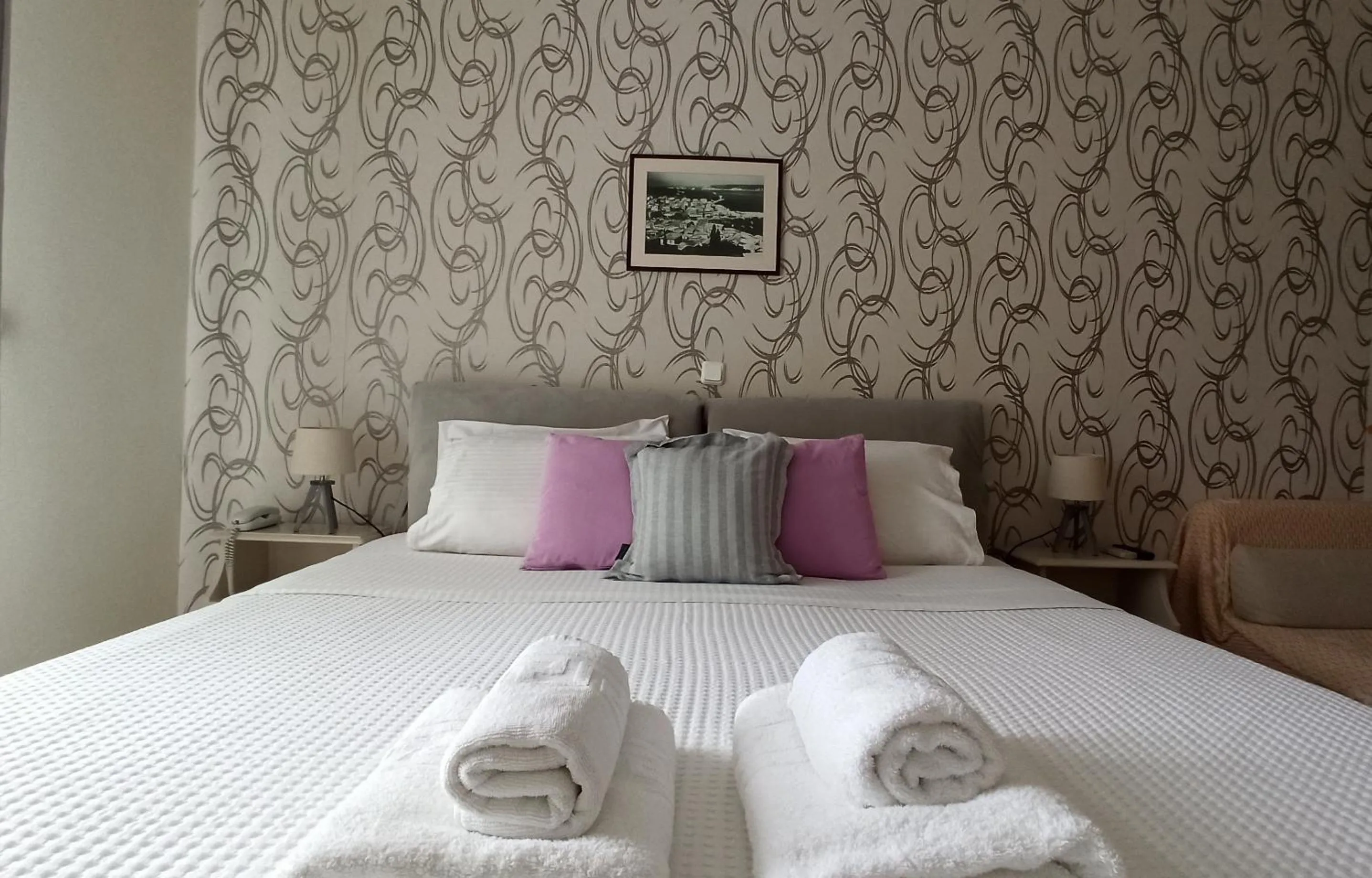 Photo of the whole room, Bed in To Kastro