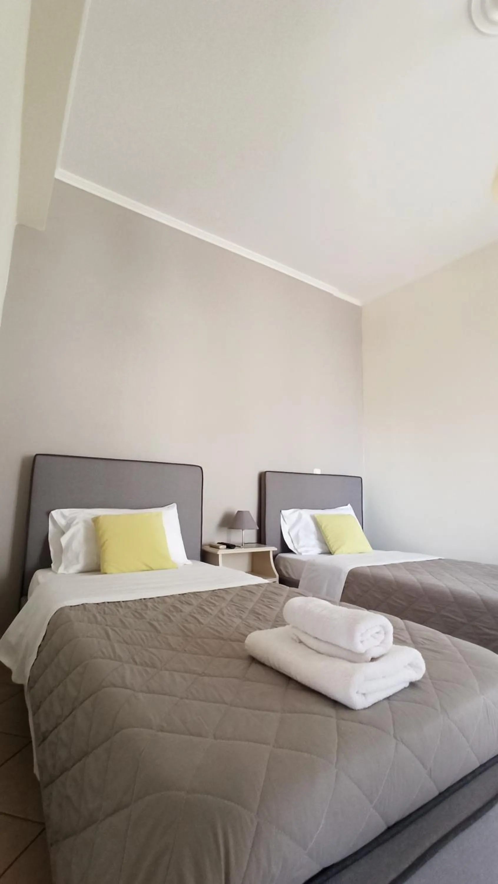 Photo of the whole room, Bed in To Kastro