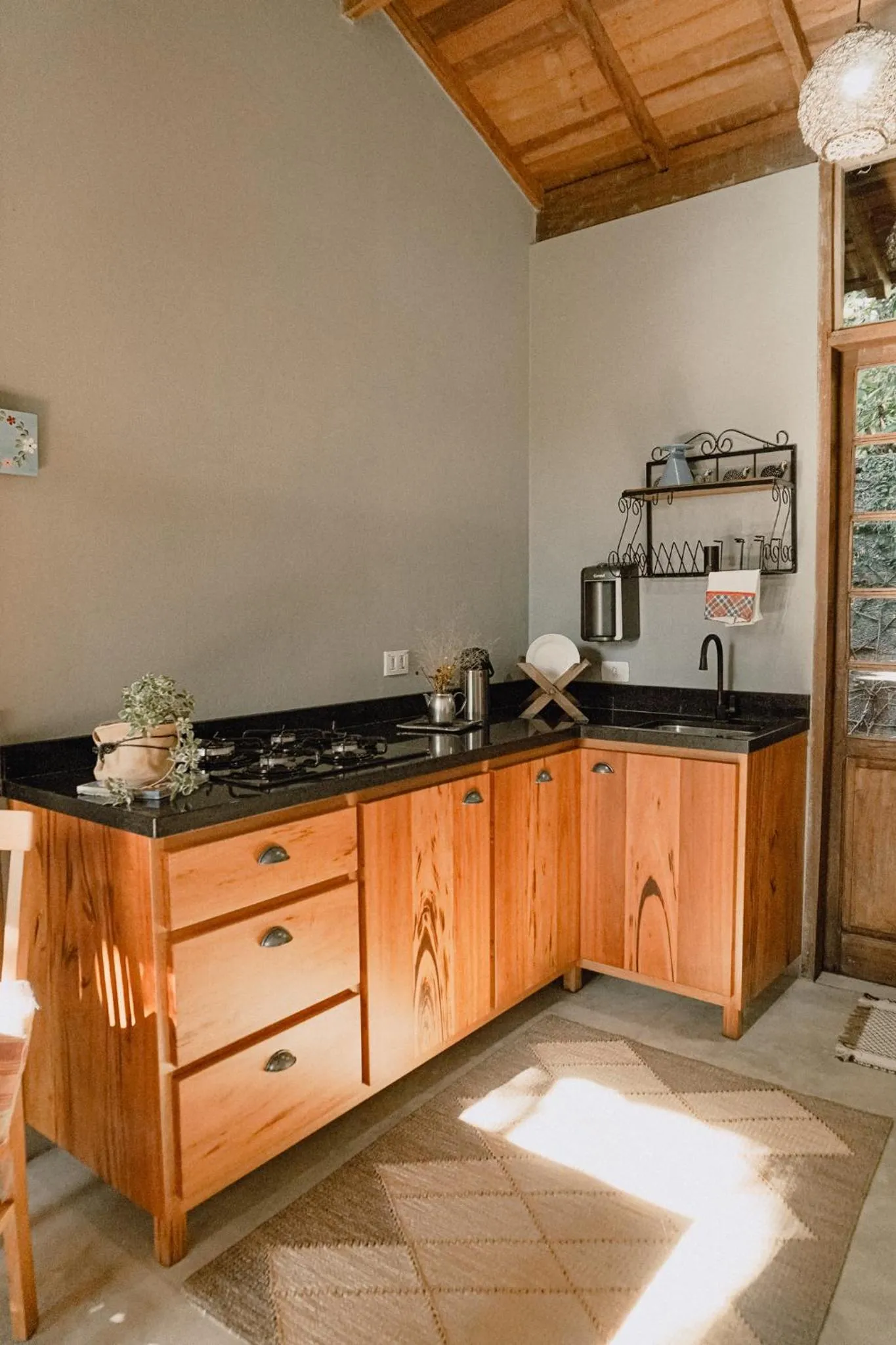 Kitchen or kitchenette in Casa no Sul de Ilhabela
