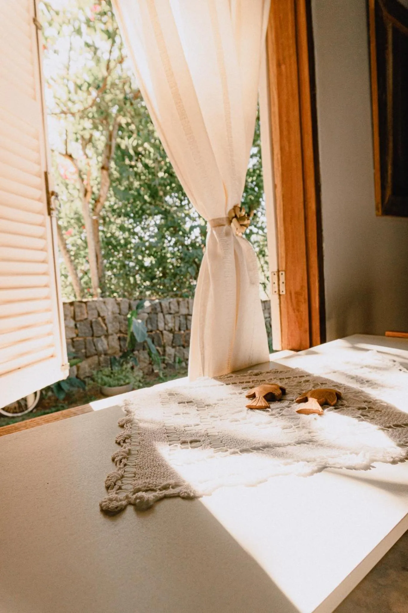 View (from property/room), Bed in Casa no Sul de Ilhabela