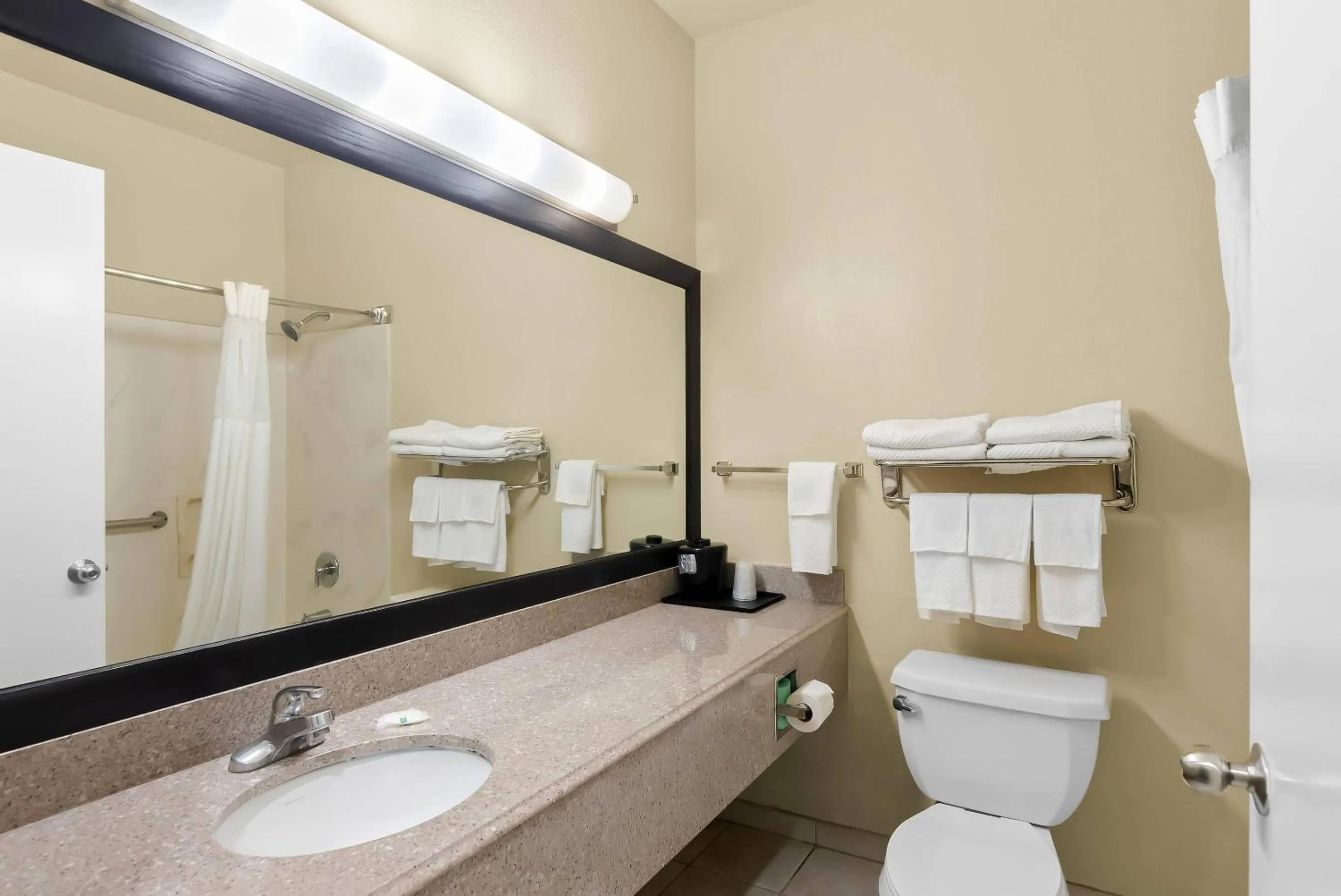 Bedroom in Quality Suites Houston NW Cy-Fair