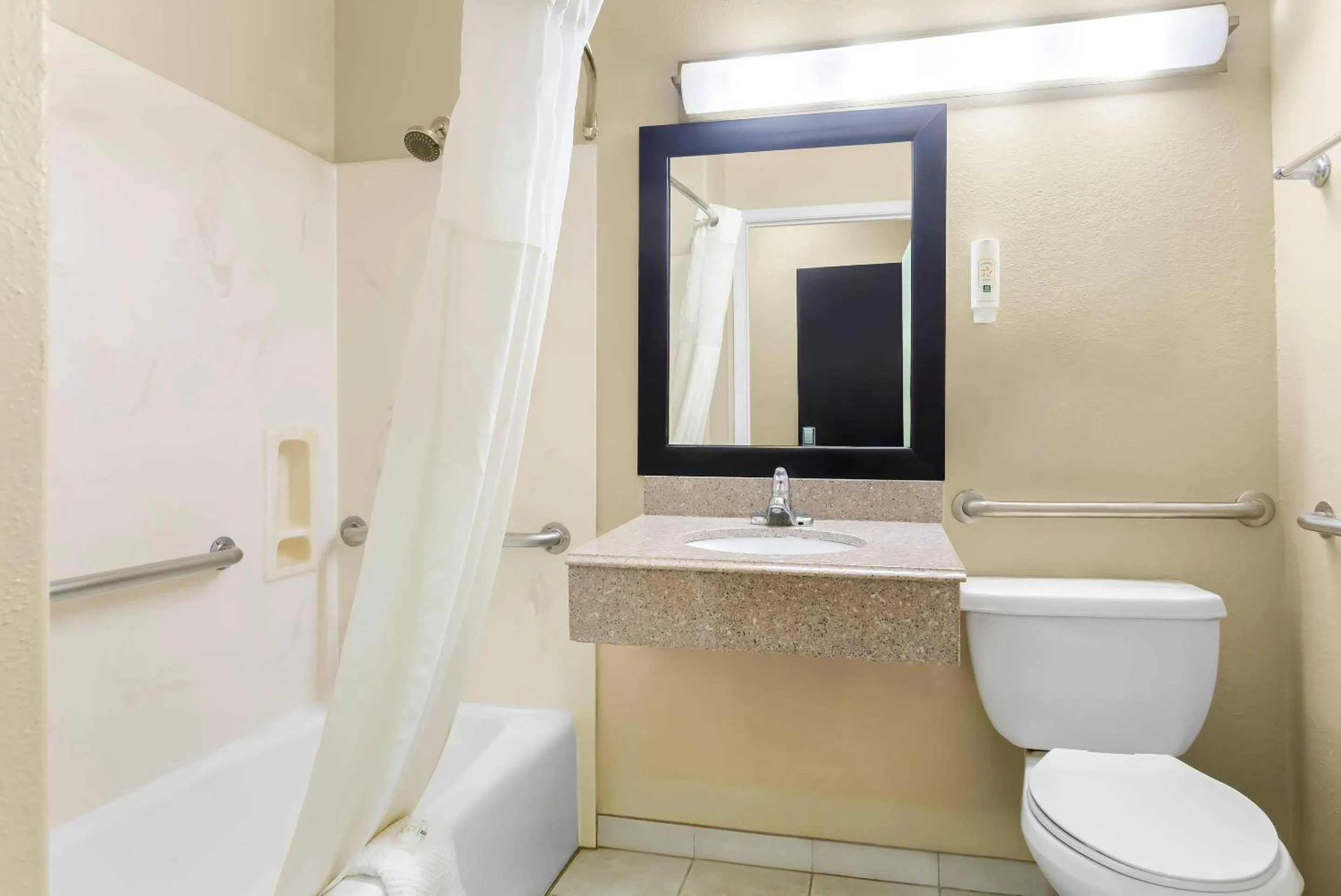 Bedroom in Quality Suites Houston NW Cy-Fair