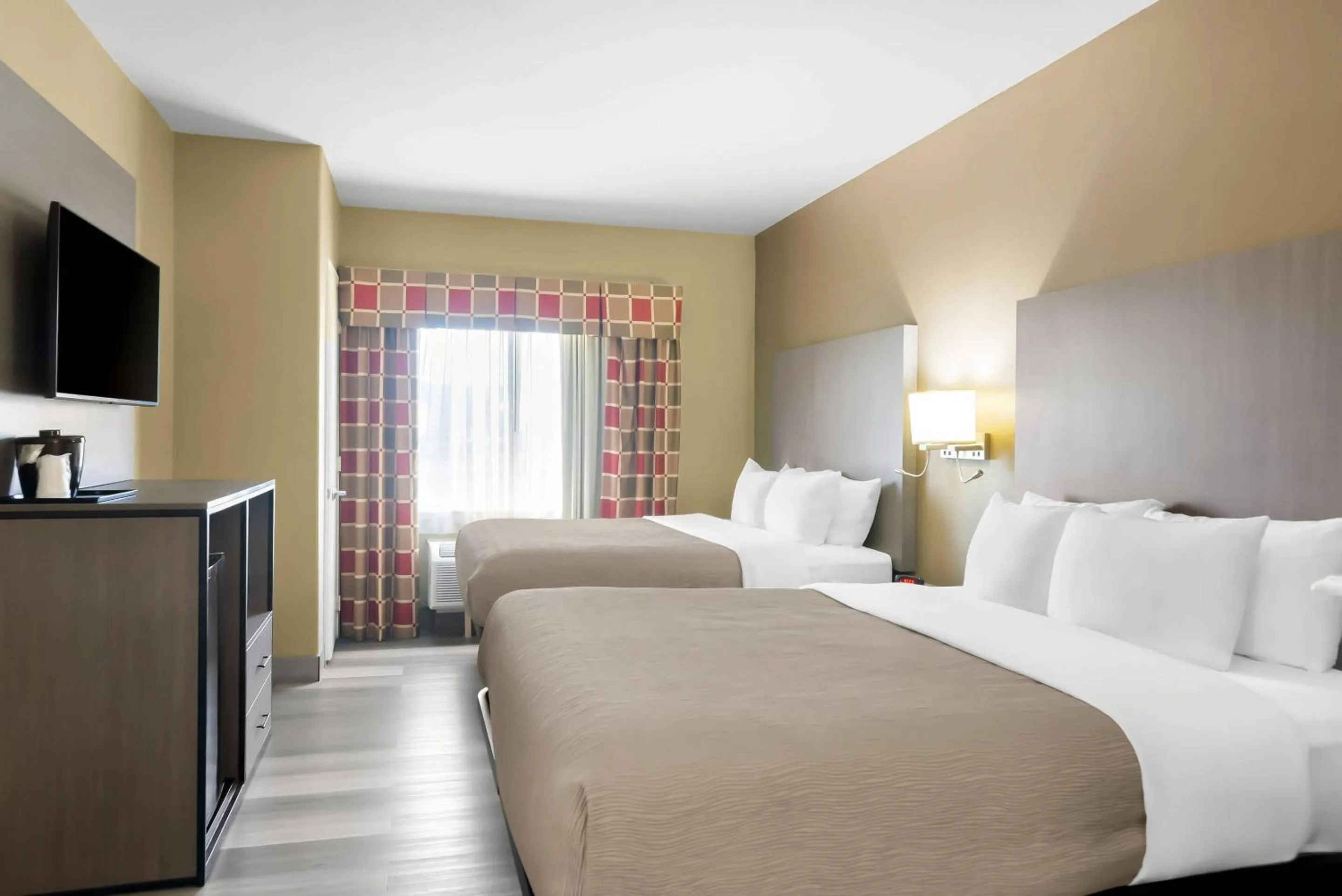 Bedroom, Bed in Quality Suites Houston NW Cy-Fair