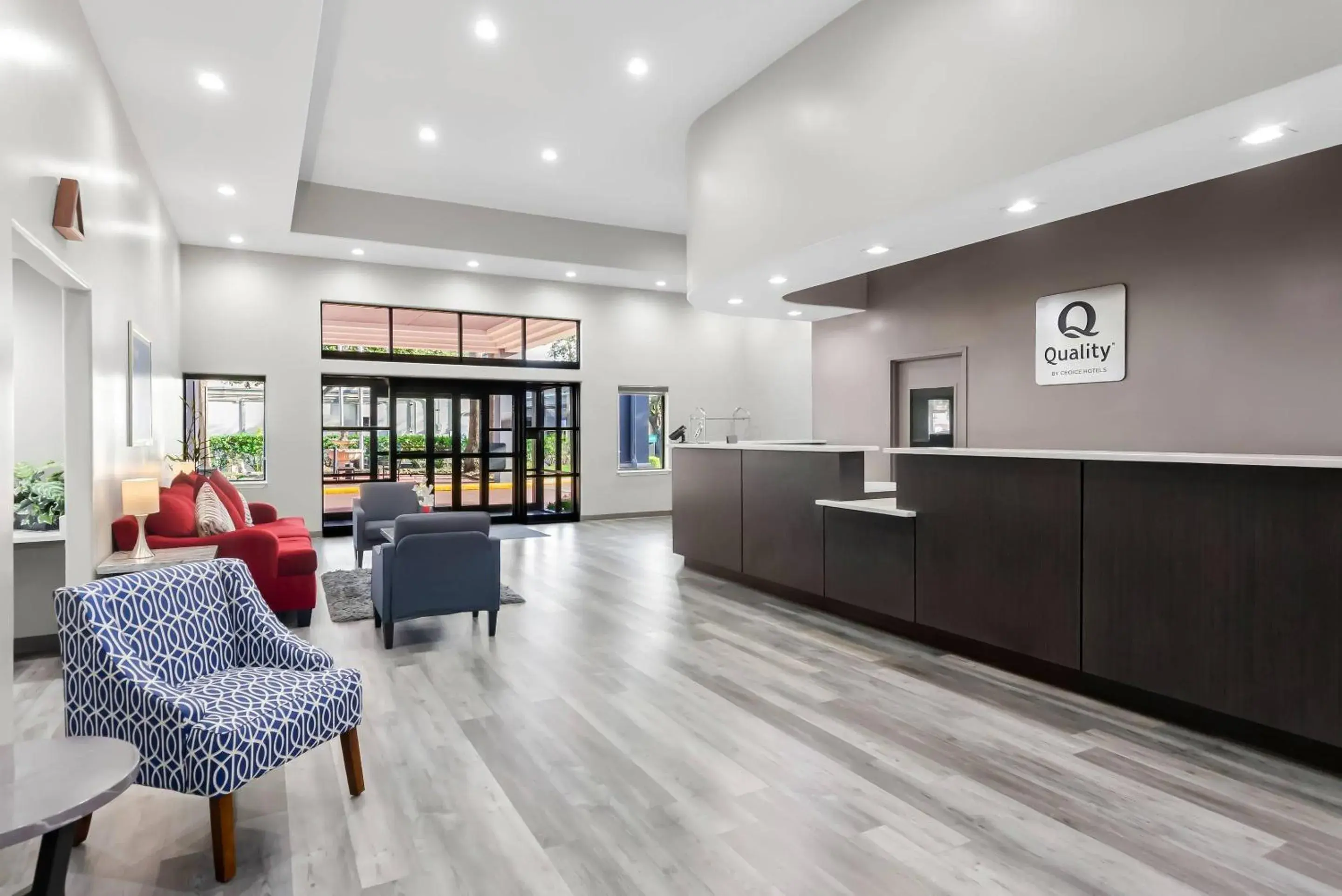 Lobby or reception in Quality Suites Houston NW Cy-Fair Lobby or reception in Quality Suites Houston NW Cy-Fair