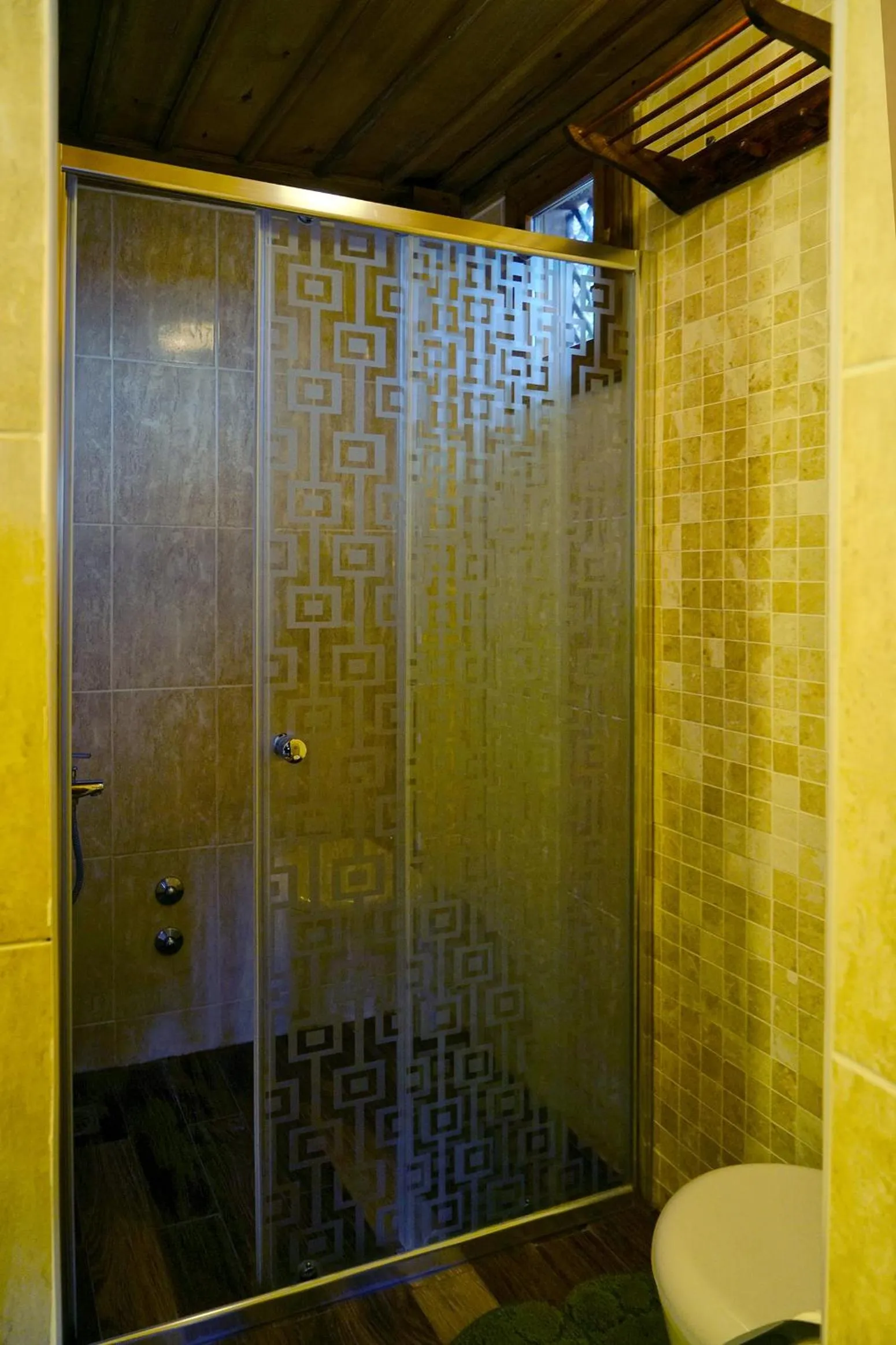 Shower in Dadibra Konak Hotel