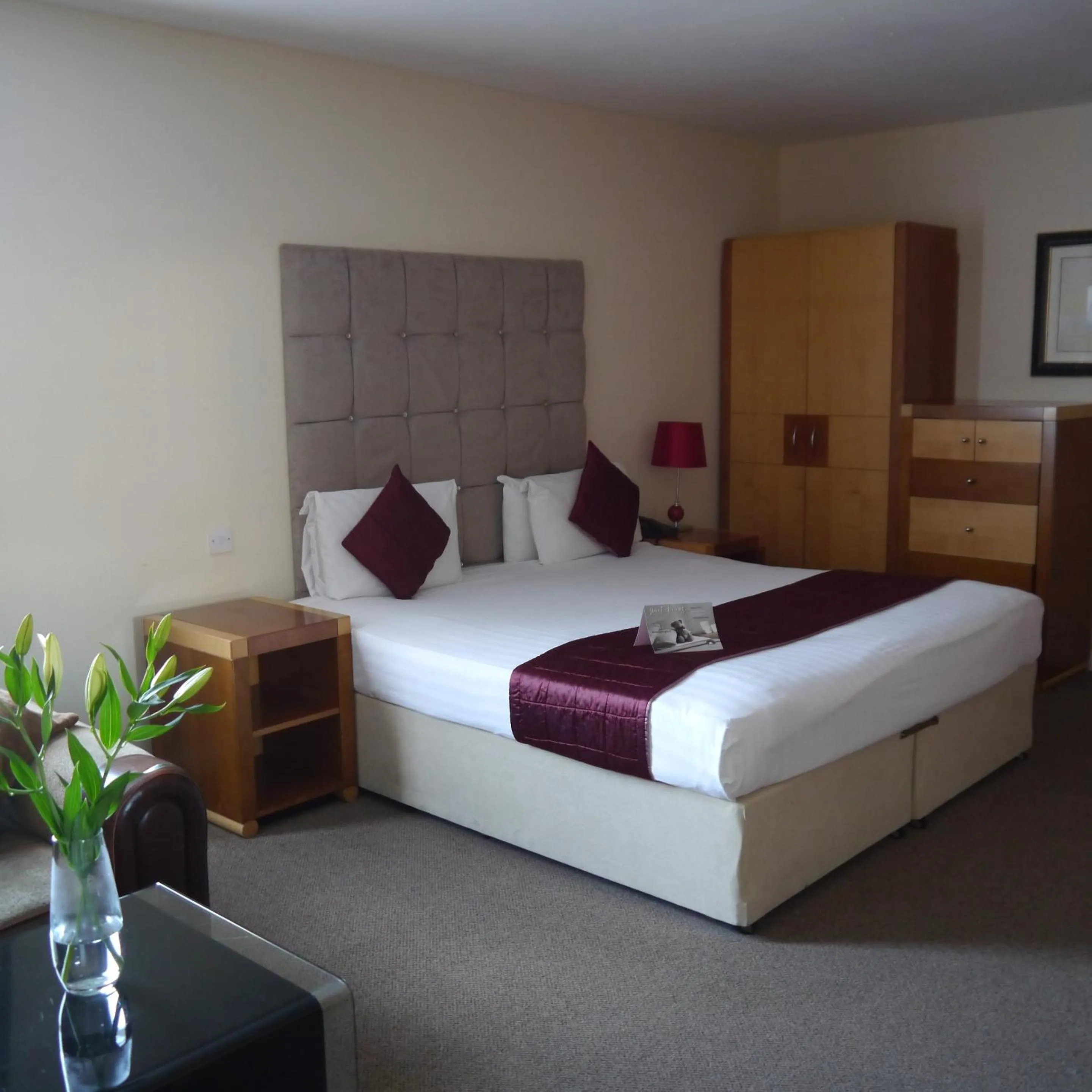 Bedroom, Bed in The Pearl Hotel