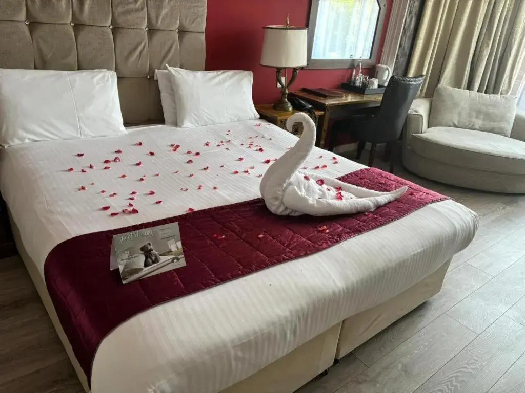 Bedroom, Bed in The Pearl Hotel Bedroom, Bed in The Pearl Hotel