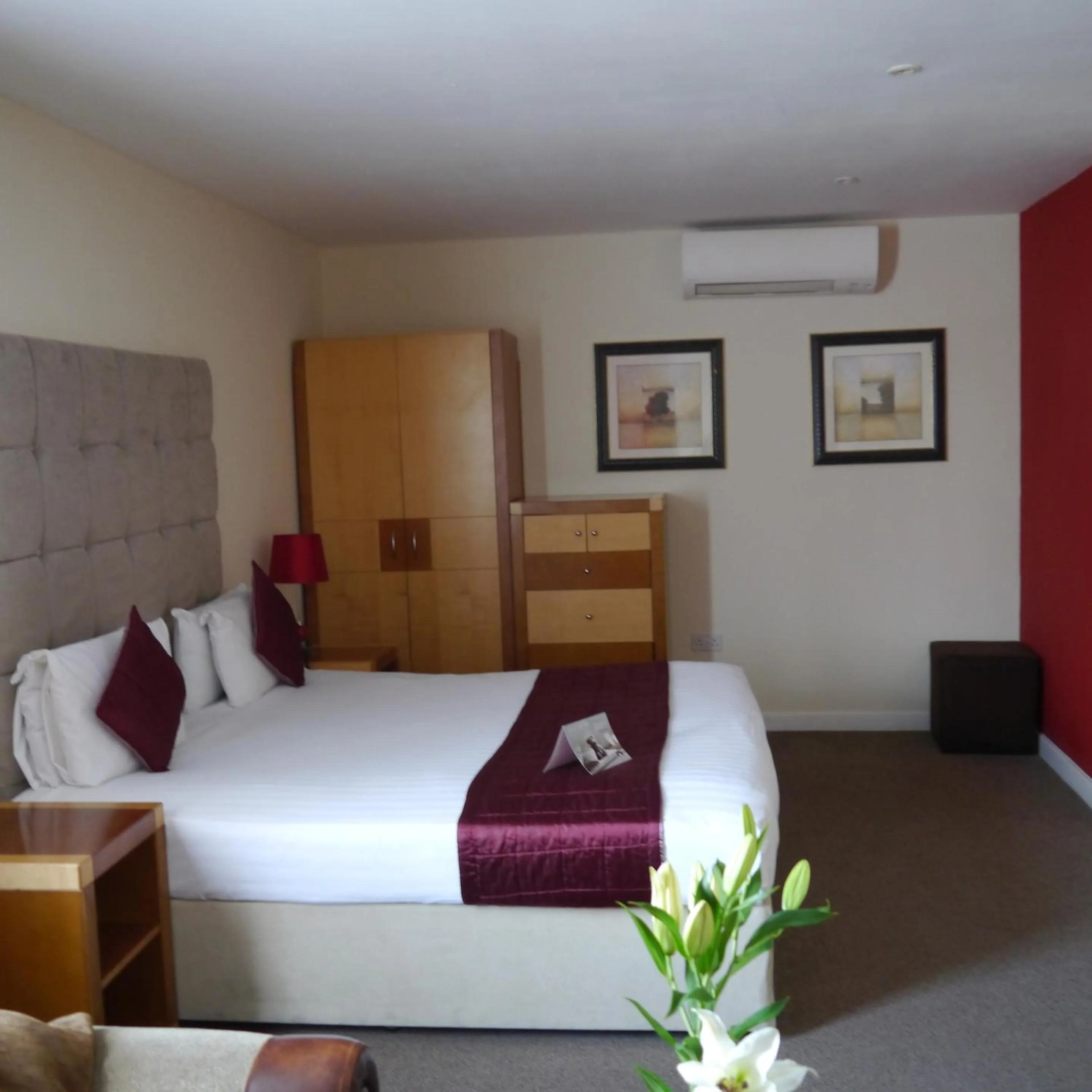 Bedroom, Bed in The Pearl Hotel