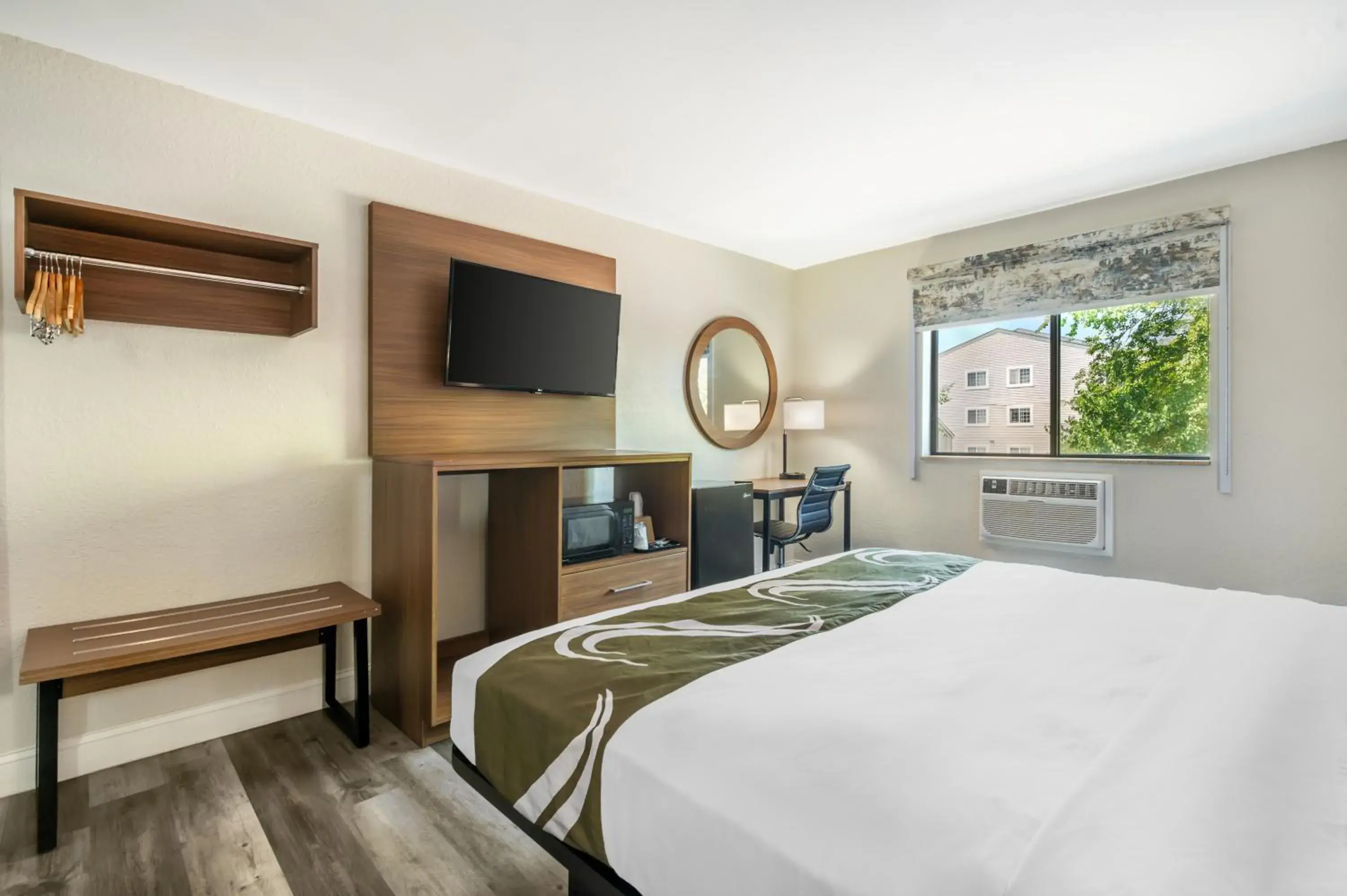 Queen Room - Non-Smoking in Quality Inn Chesapeake Queen Room - Non-Smoking in Quality Inn Chesapeake