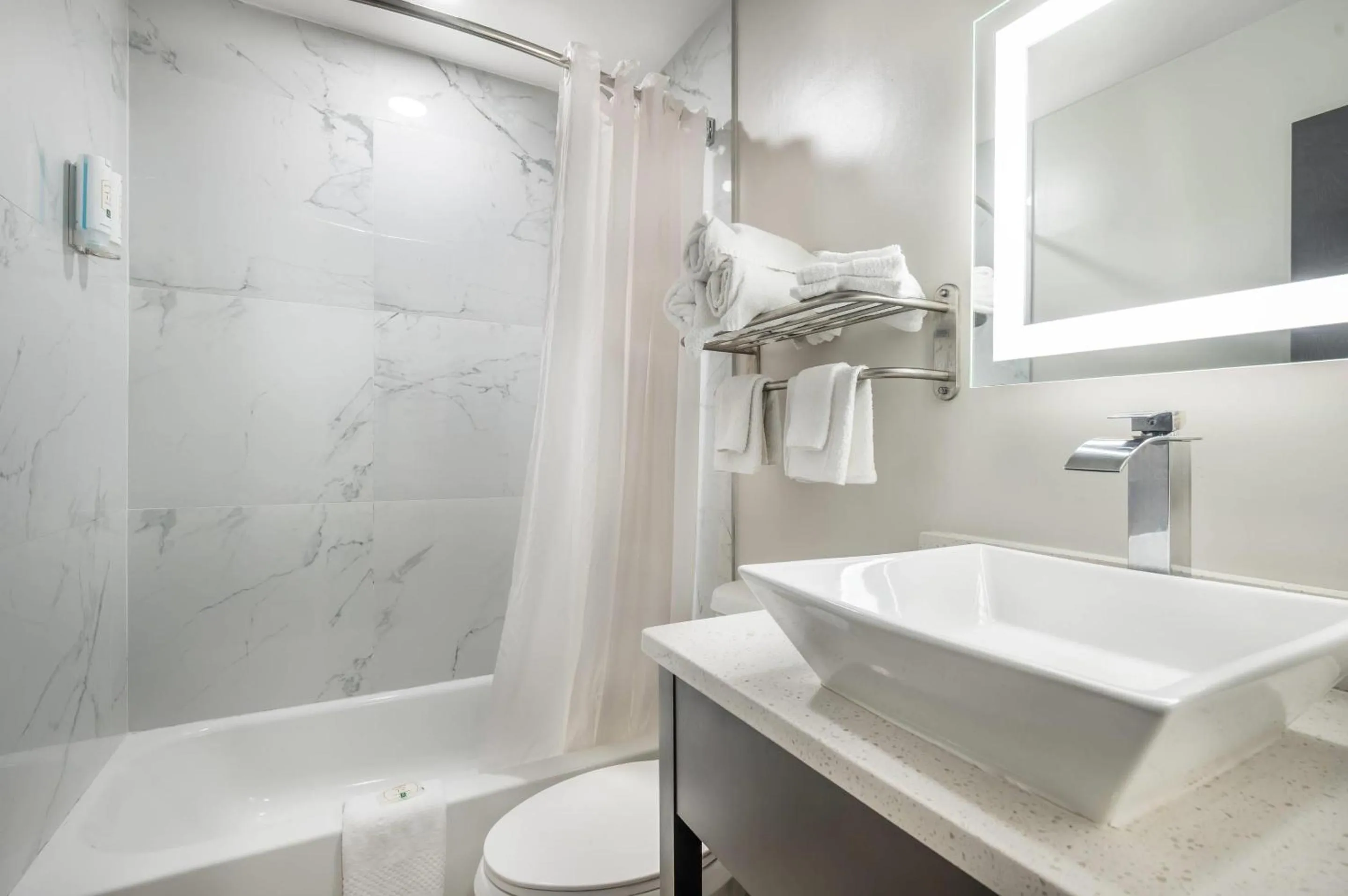 Bedroom in Quality Inn Chesapeake - Greenbrier