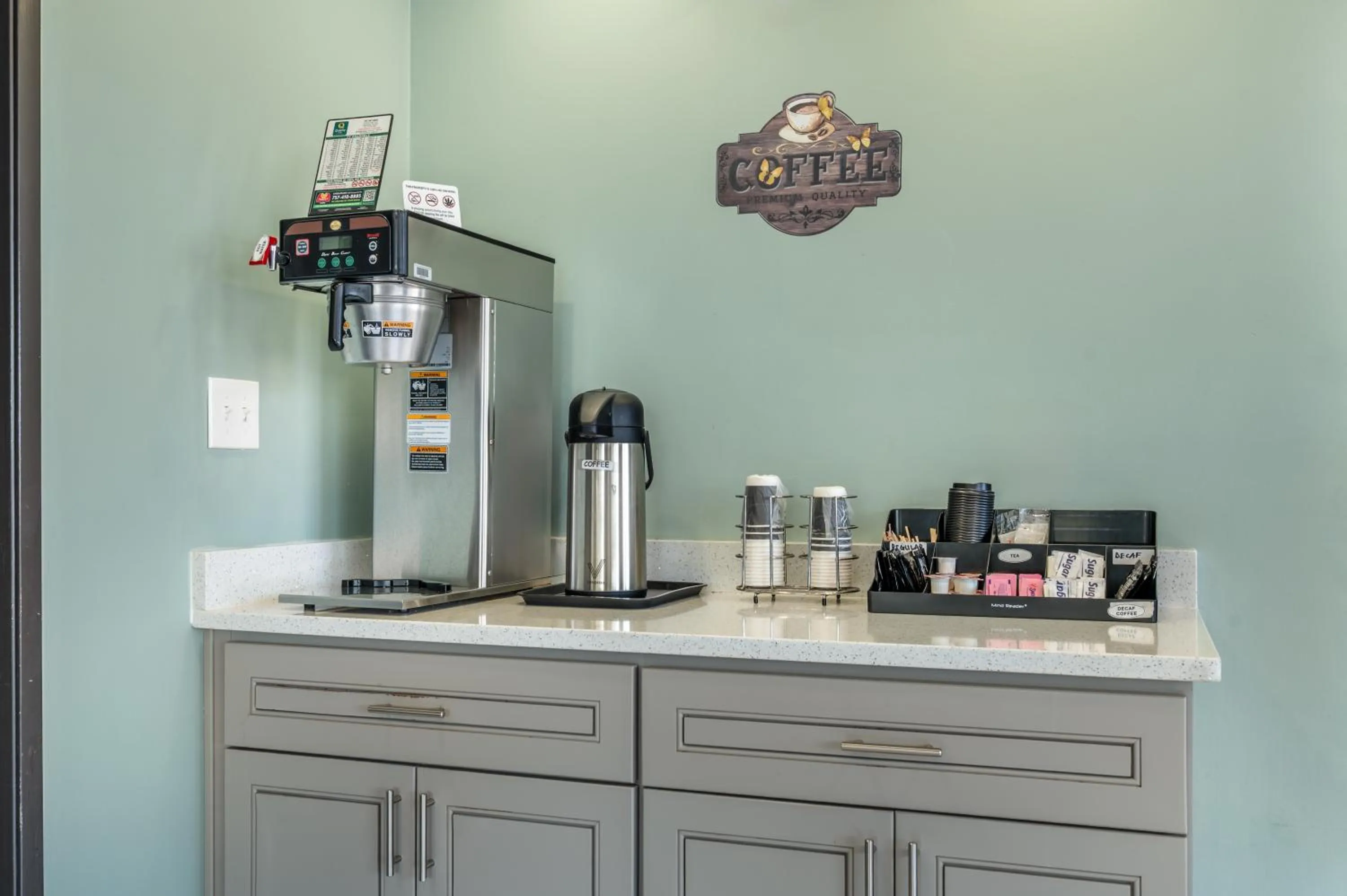 Coffee/tea facilities in Quality Inn Chesapeake - Greenbrier