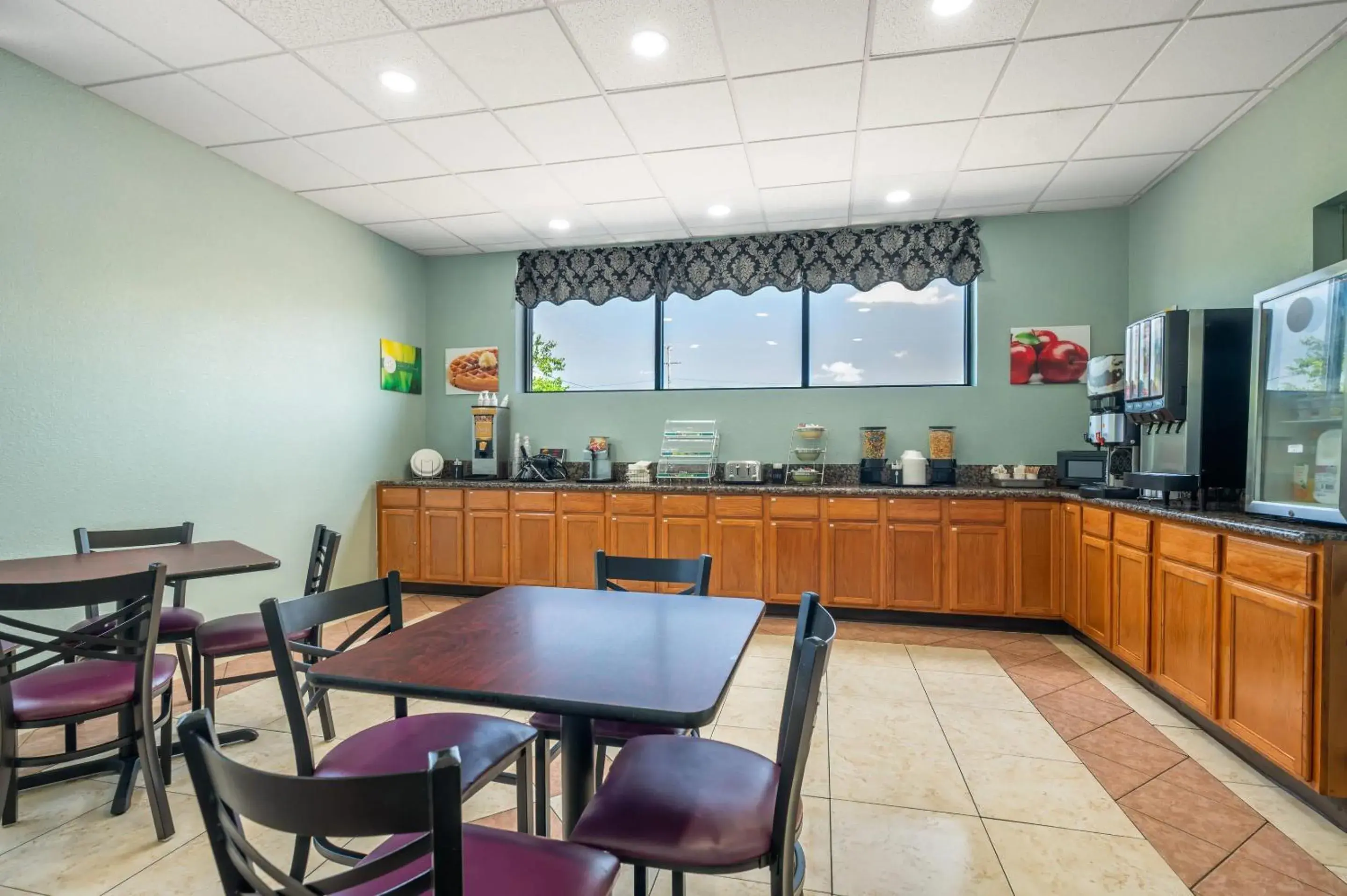 Breakfast in Quality Inn Chesapeake Breakfast in Quality Inn Chesapeake