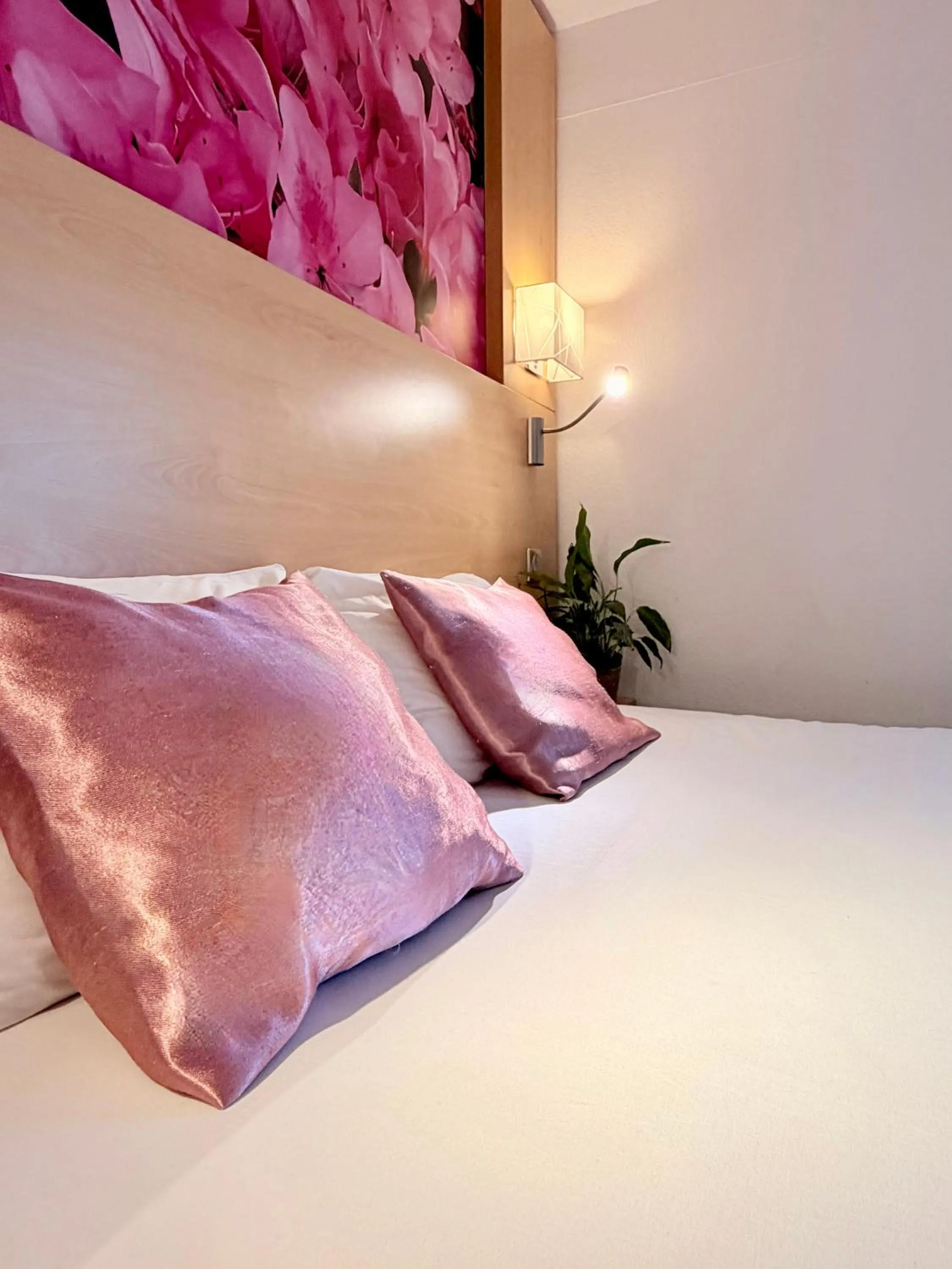 Bedroom, Bed in Fasthotel Orleans Zénith