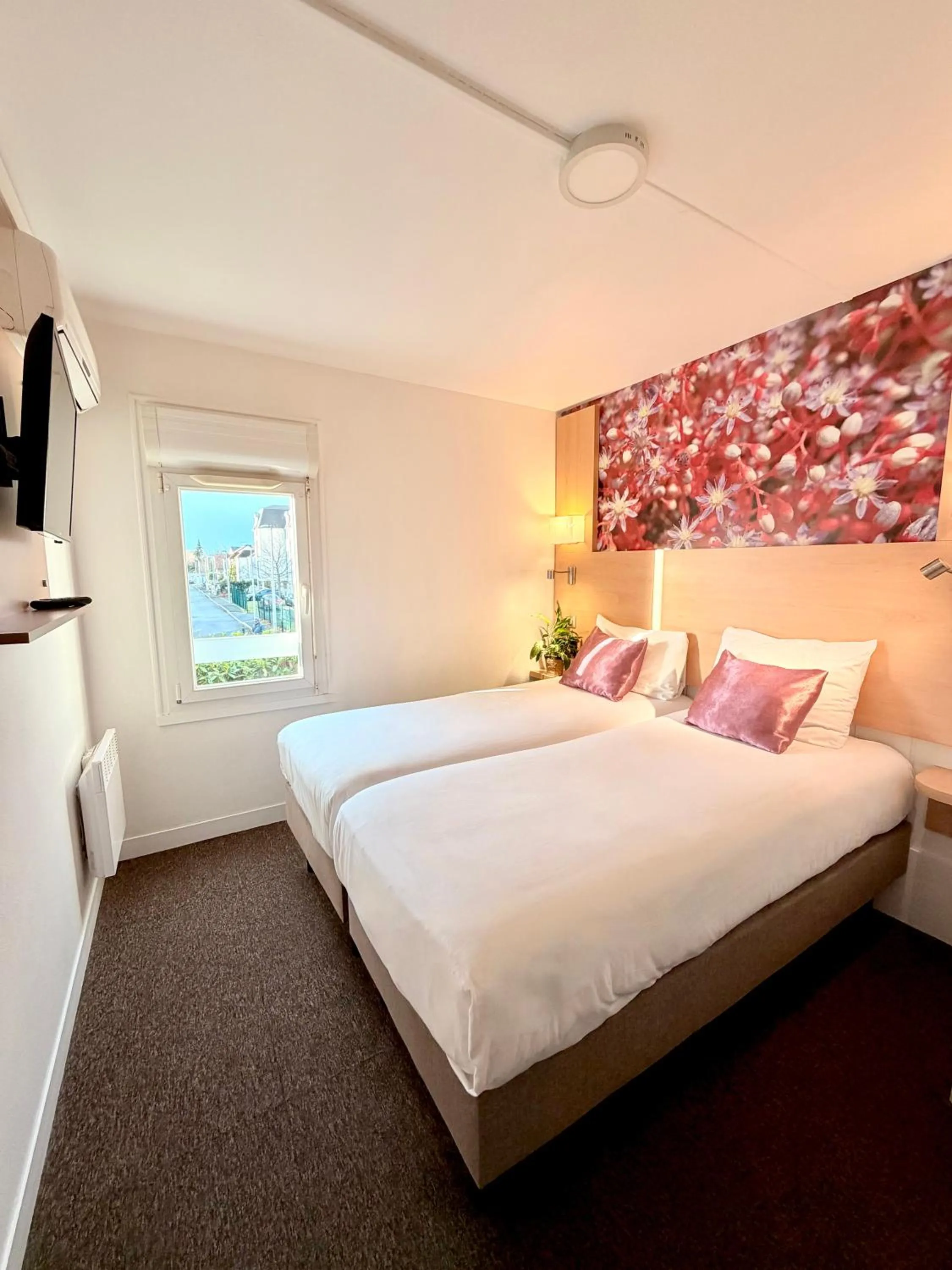 Bed in Fasthotel Orleans Zénith