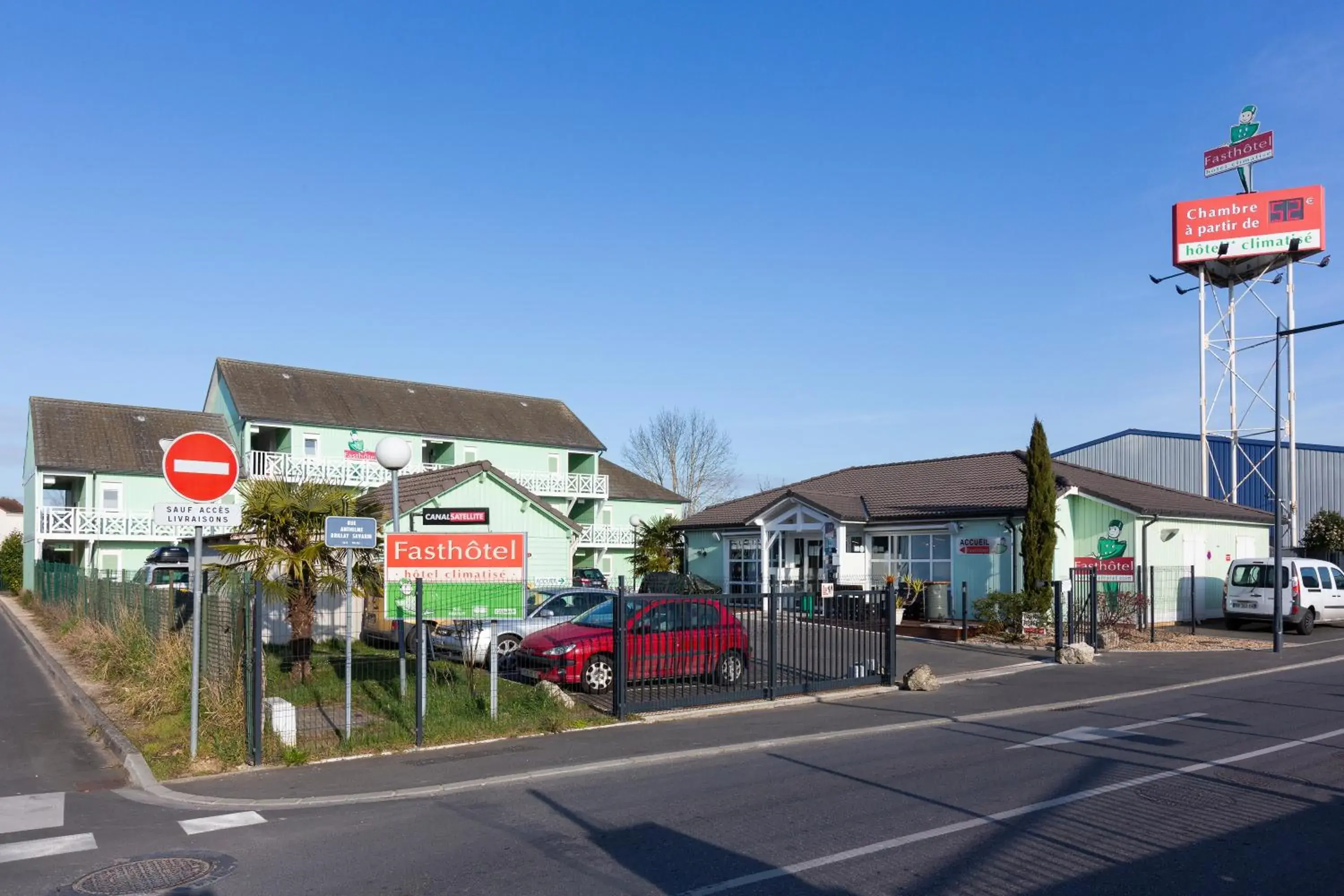 Property building in Fasthotel Orleans Zénith Property building in Fasthotel Orleans Zénith