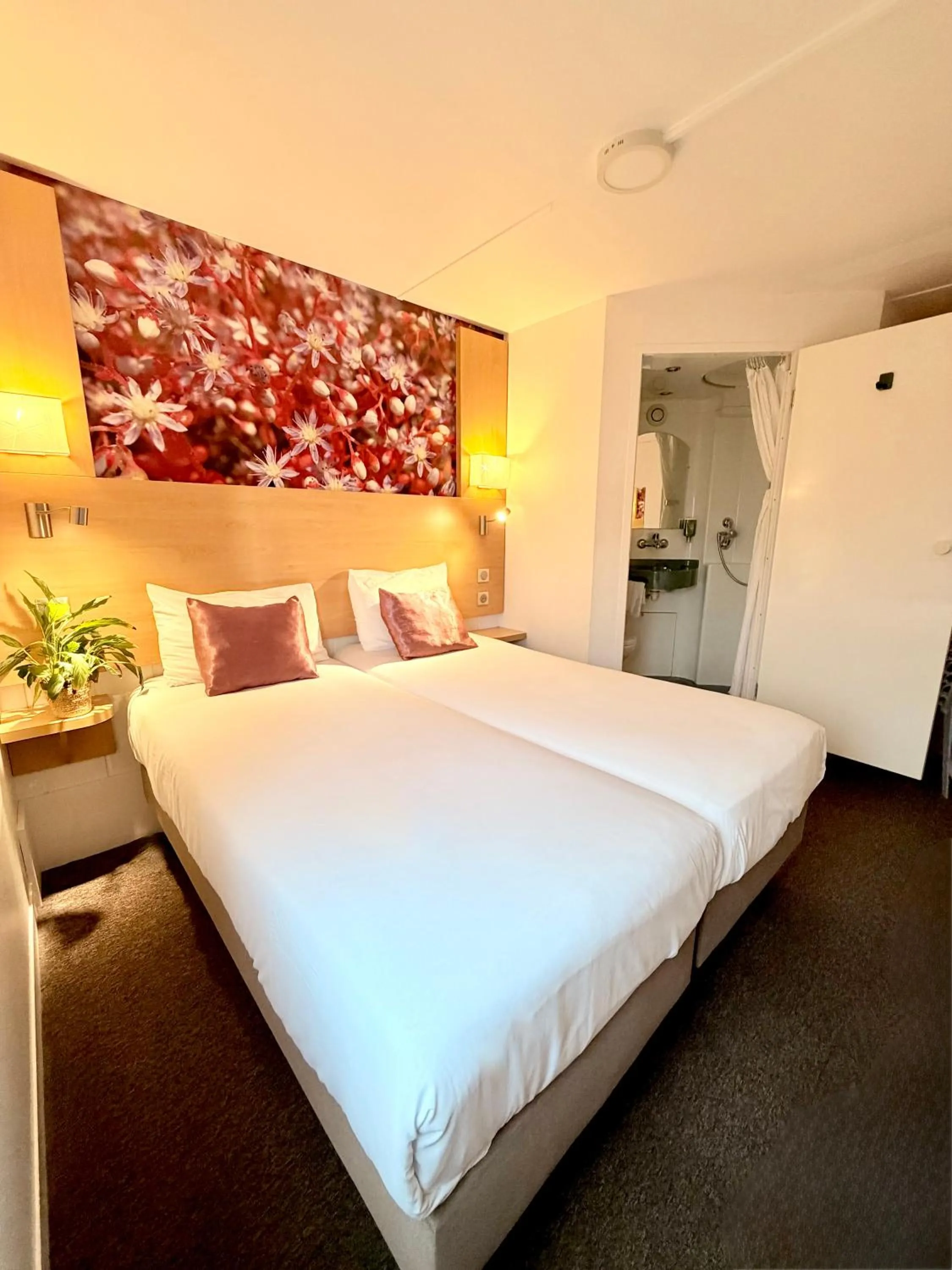 Bed in Fasthotel Orleans Zénith