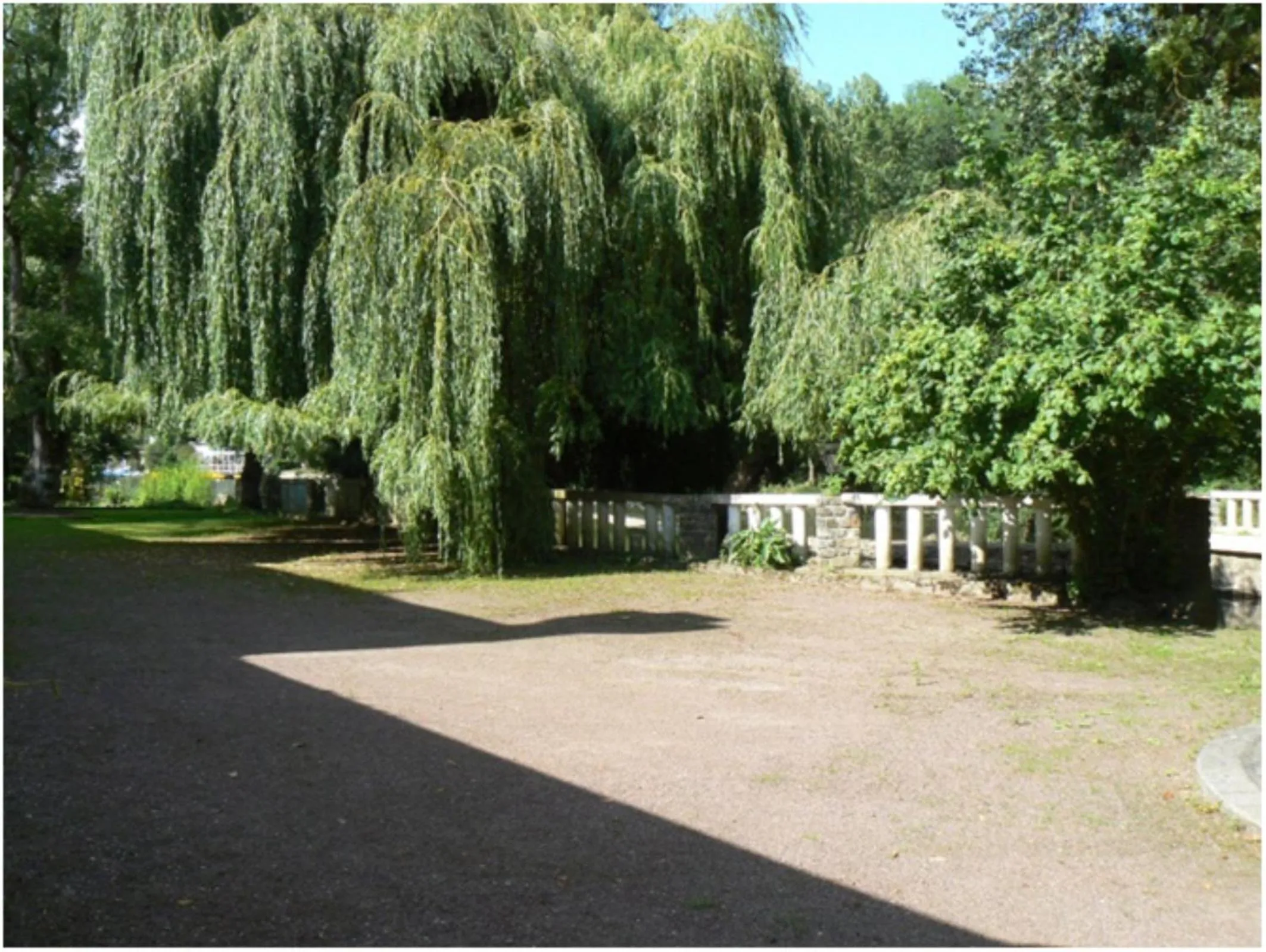 Garden view in Chambres d'Hôtes du Moulin du Vey