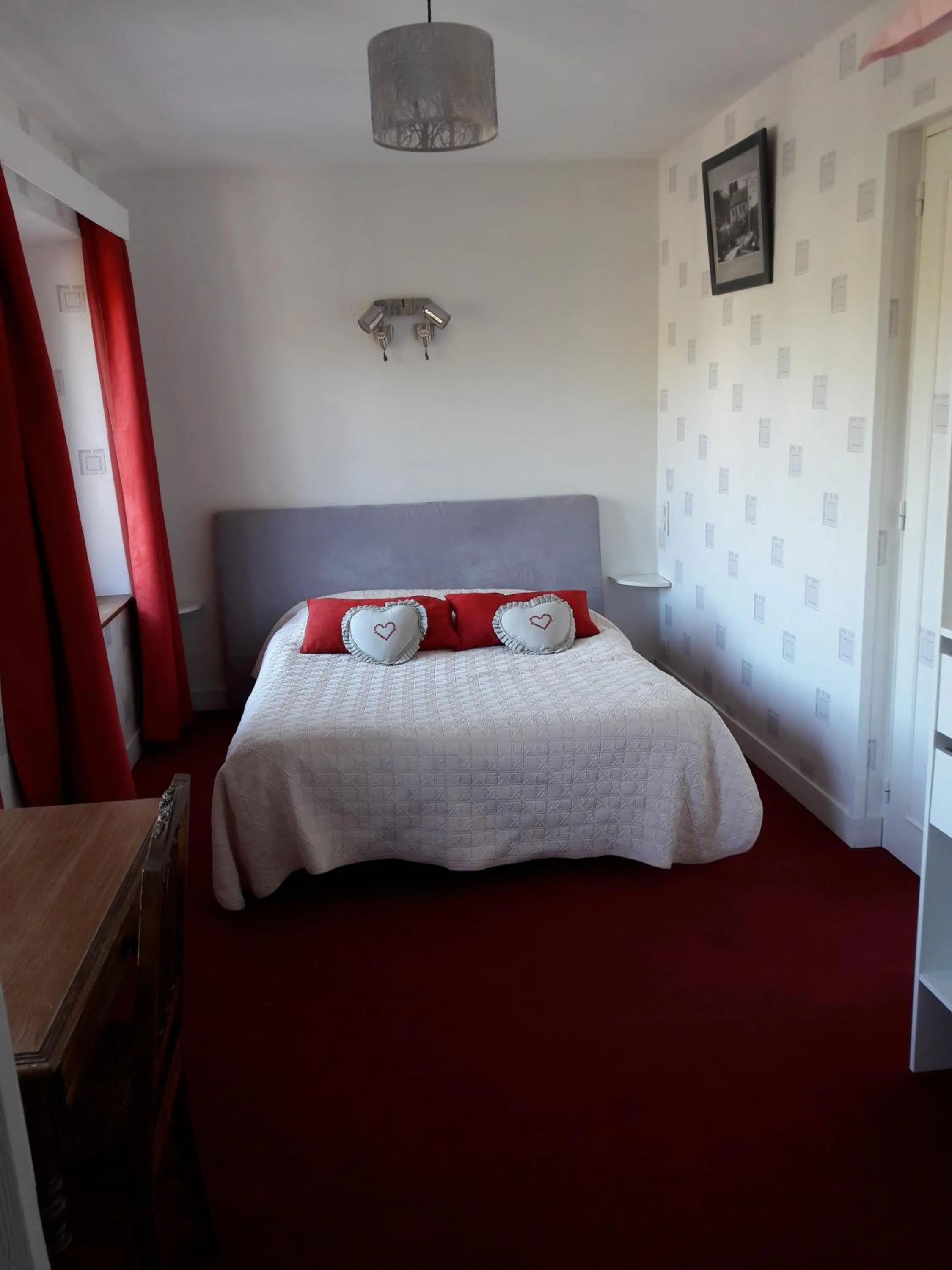Staff, Bed in Chambres d'Hôtes du Moulin du Vey