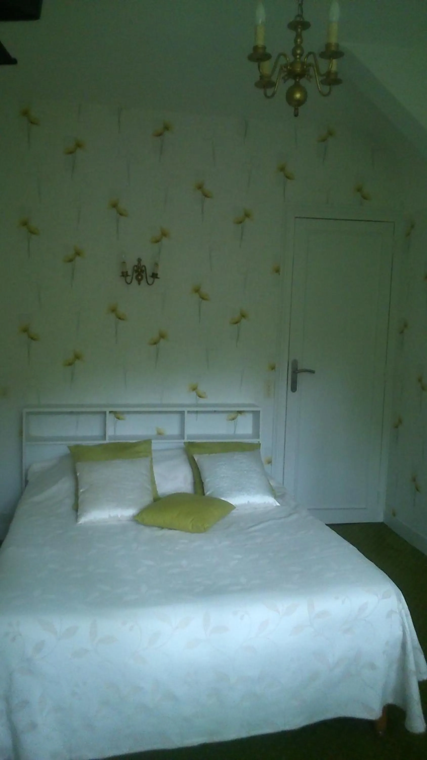 Bed in Chambres d'Hôtes du Moulin du Vey