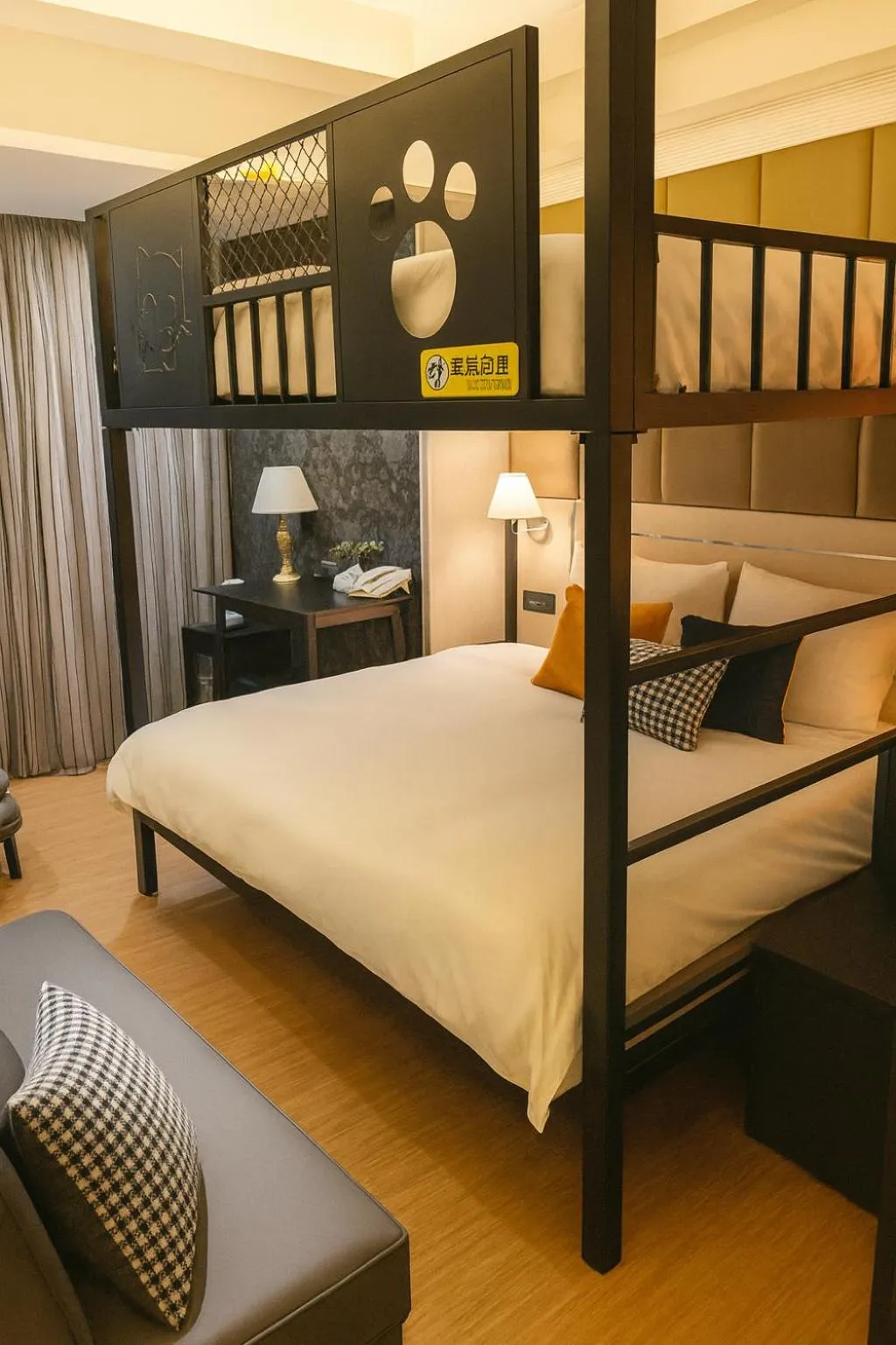 Bed in HopeCity MinSheng Hotel