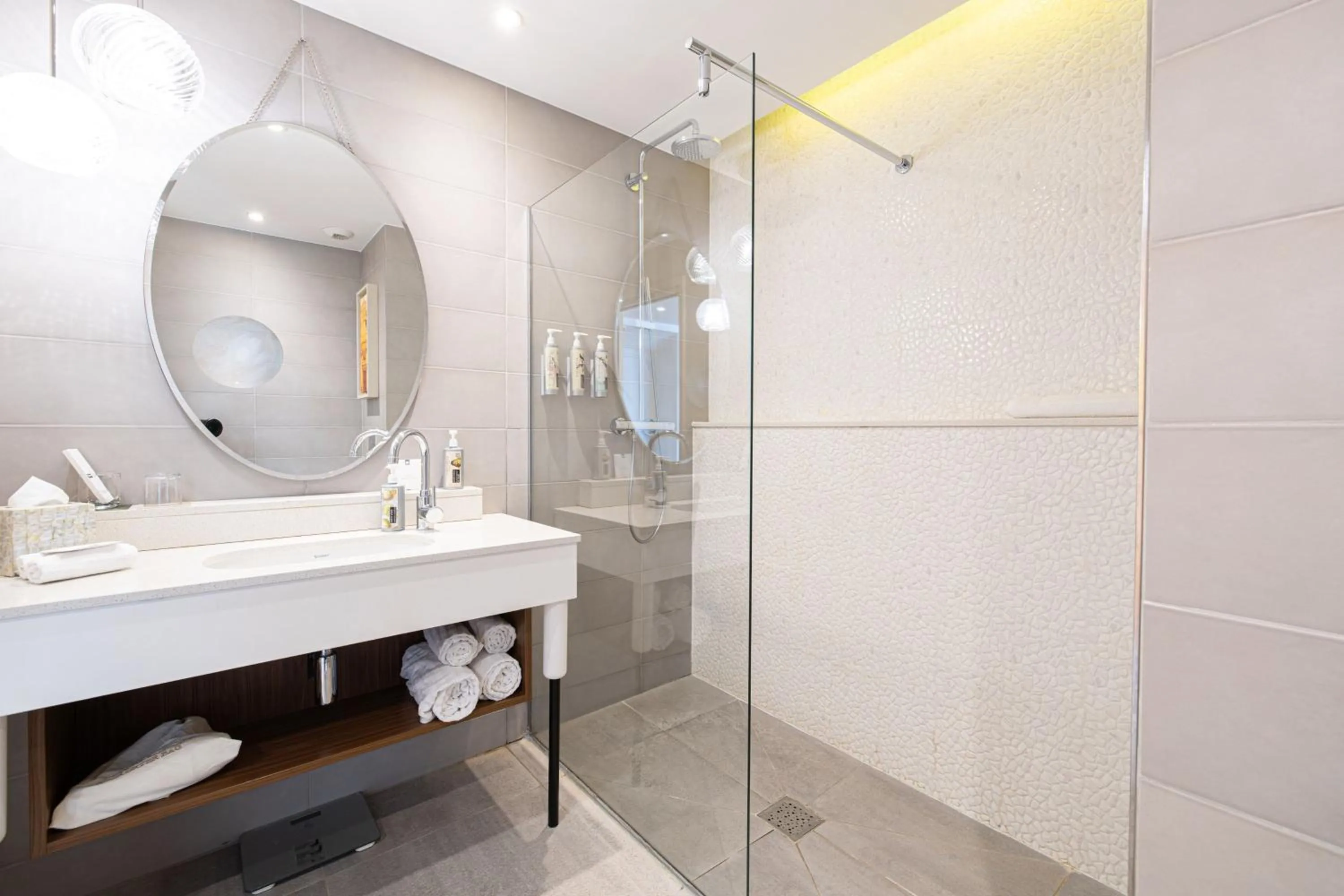 Photo of the whole room in Renaissance Aix-en-Provence Hotel