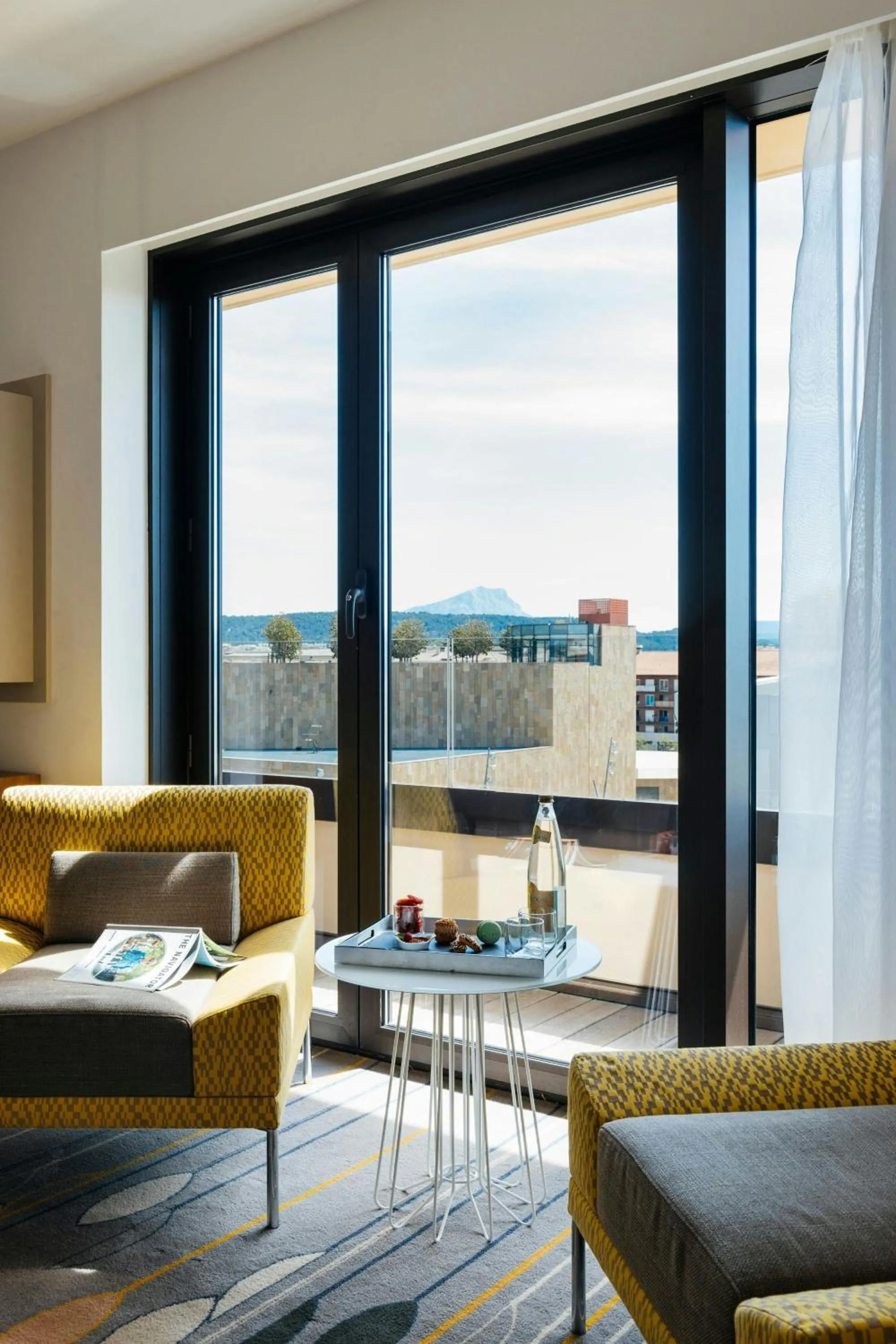 Living room in Renaissance Aix-en-Provence Hotel