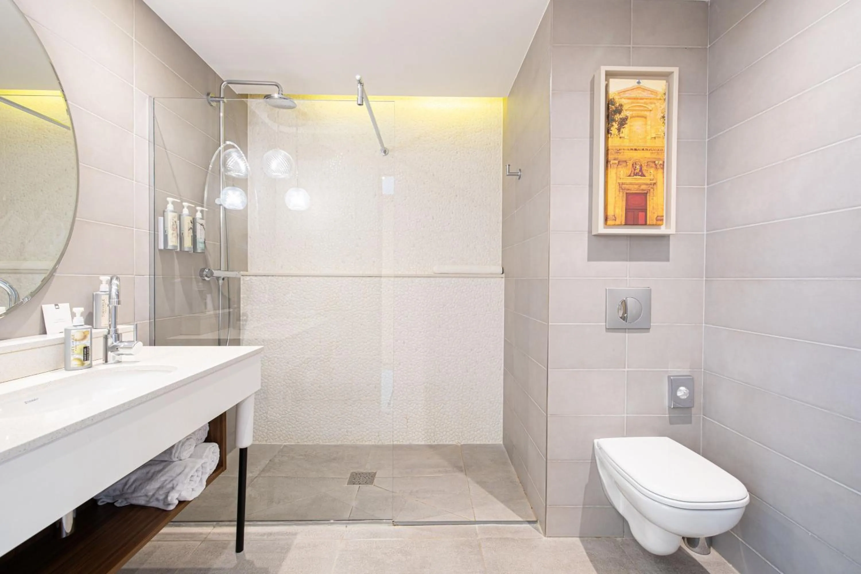 Photo of the whole room in Renaissance Aix-en-Provence Hotel